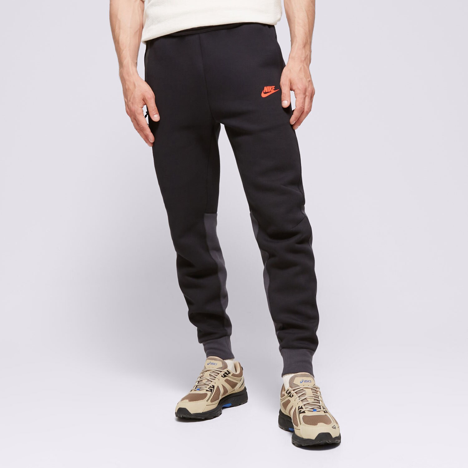 pánské kalhoty NIKE KALHOTY  M NK TCH FLC JGGR TECH FB8002-013 ČERNÁ