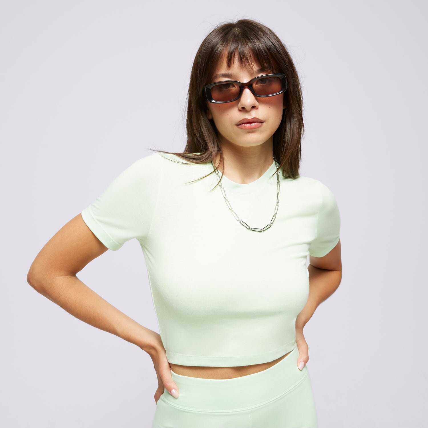 dámské tričko NIKE TRIČKO W NSW ESSNTL SLM CRP FB2873-376 ZELENÁ