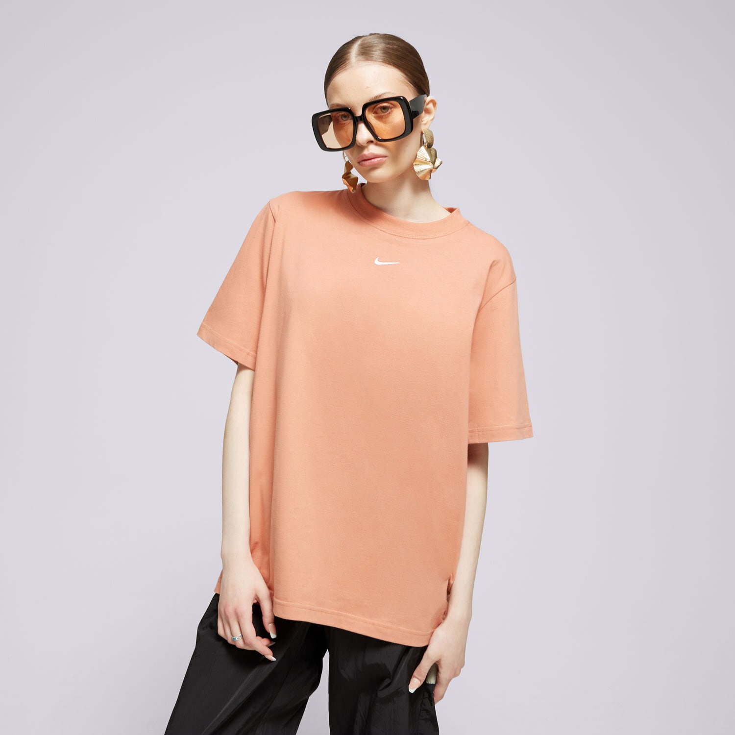 dámské tričko NIKE TRIČKO W NSW TEE ESSNTL LBR FD4149-212 korálová