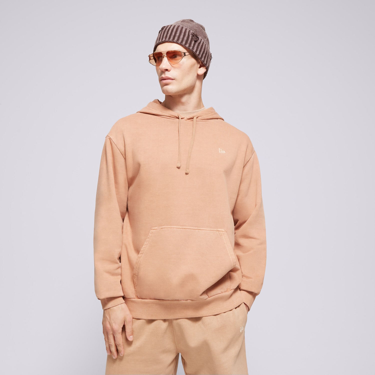 pánská mikina NEW ERA MIKINA S KAPUCÍ NE WASHED OVERSIZED NONE 60502669 HNĚDÁ