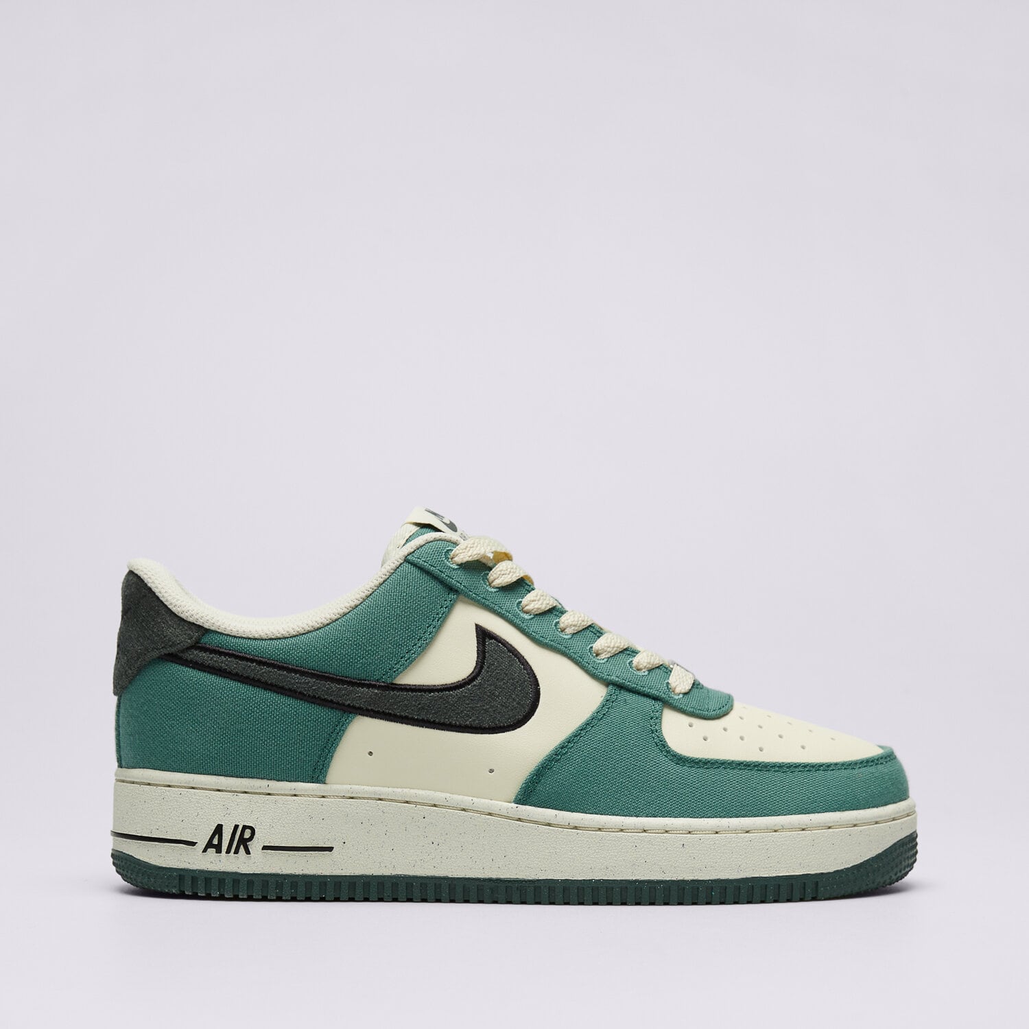 pánské tenisky NIKE AIR FORCE 1 '07 LV8 FQ8713-100 ZELENÁ