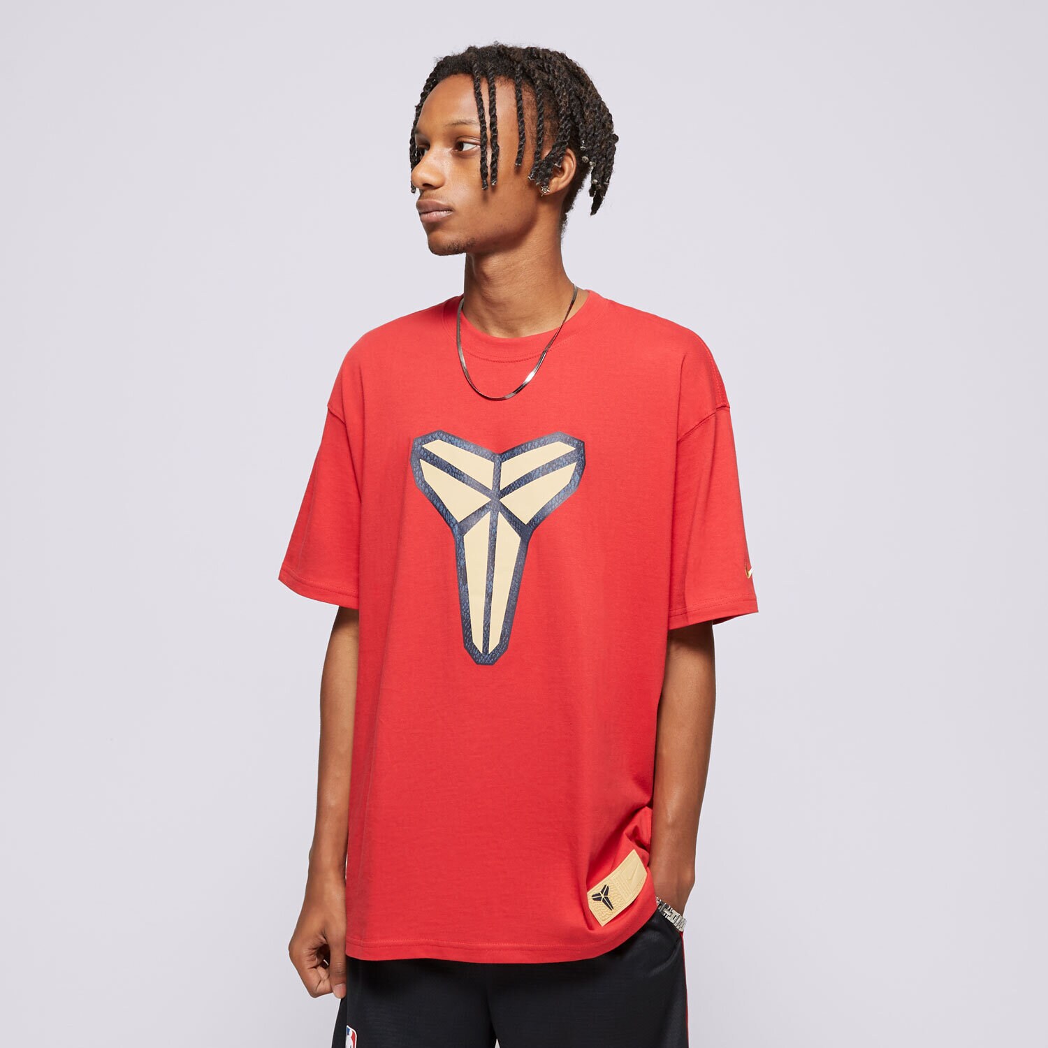 pánské tričko NIKE TRIČKO KB M NK TEE M90 FA24 NBA FZ8071-636 BORDOVÁ