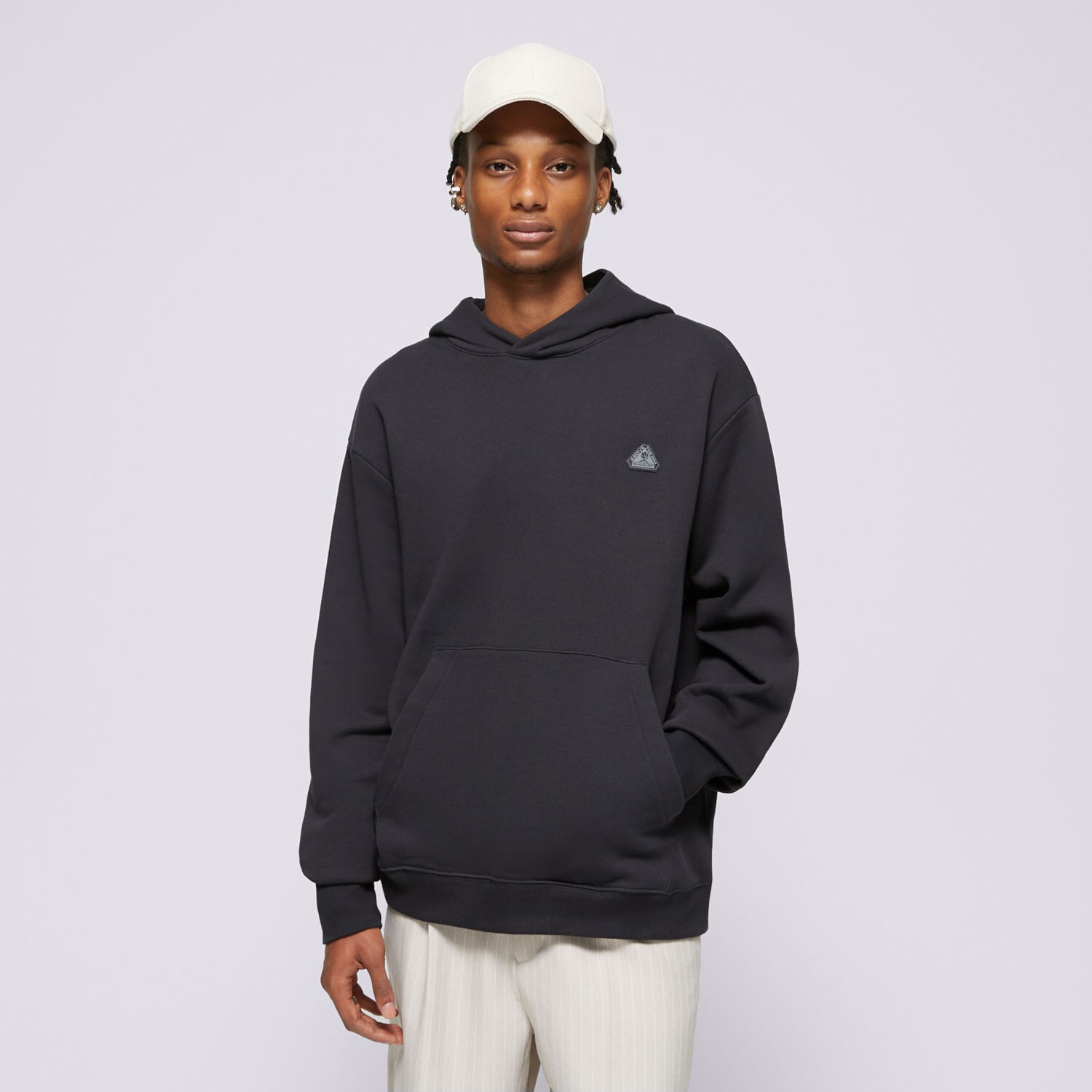 pánská mikina REEBOK MIKINA S KAPUCÍ ATR HOOPWEAR HOODIE 100075817 ČERNÁ