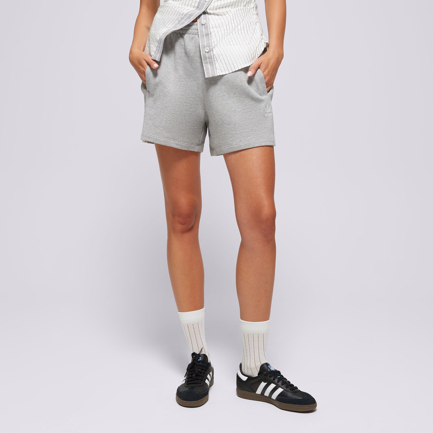 dámské kraťasy ADIDAS ŠORTKY  ESS SHORTS IY7341 ŠEDÁ