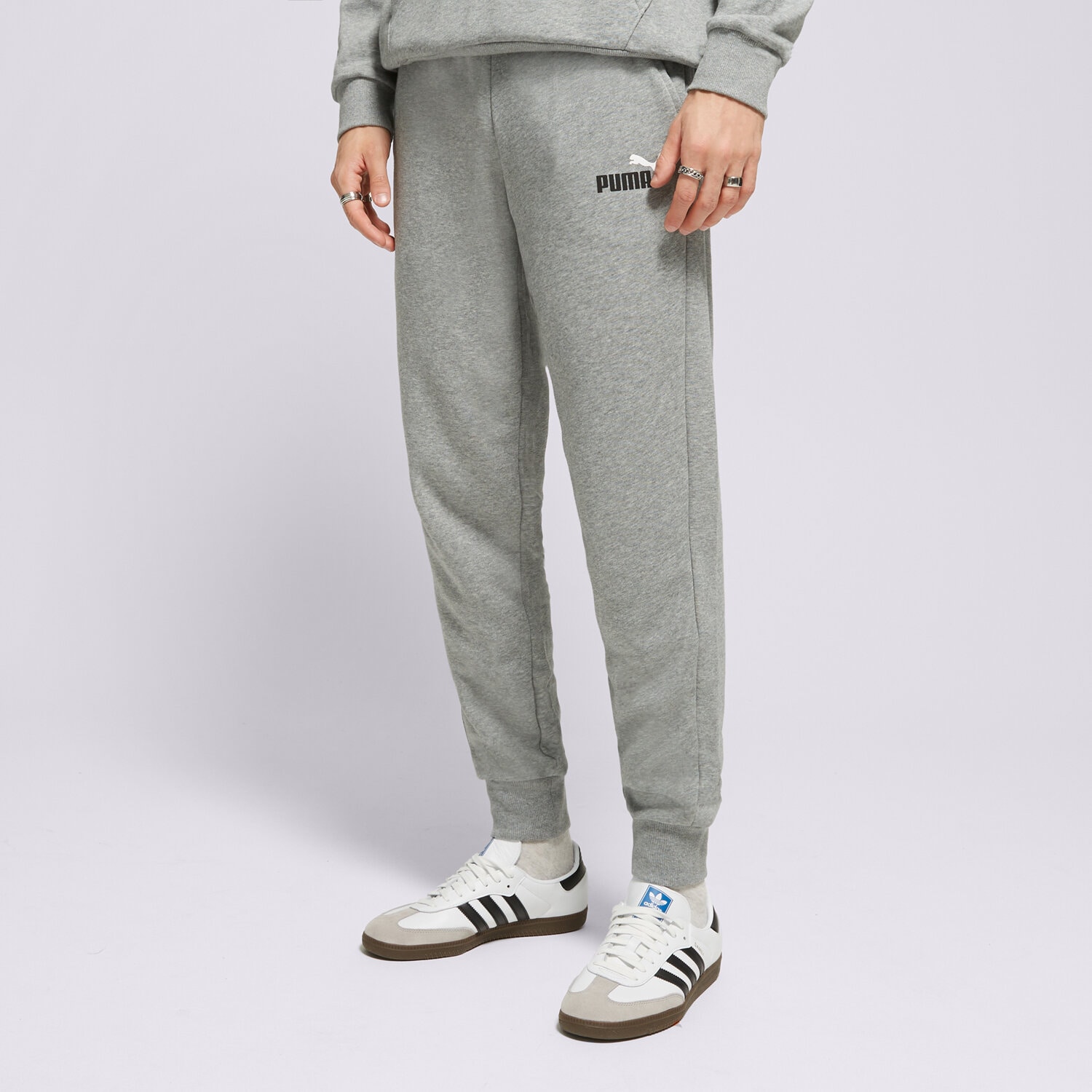 pánské kalhoty PUMA KALHOTY  ESS+ 2 COL LOGO PANTS TR CL 58676803 ŠEDÁ
