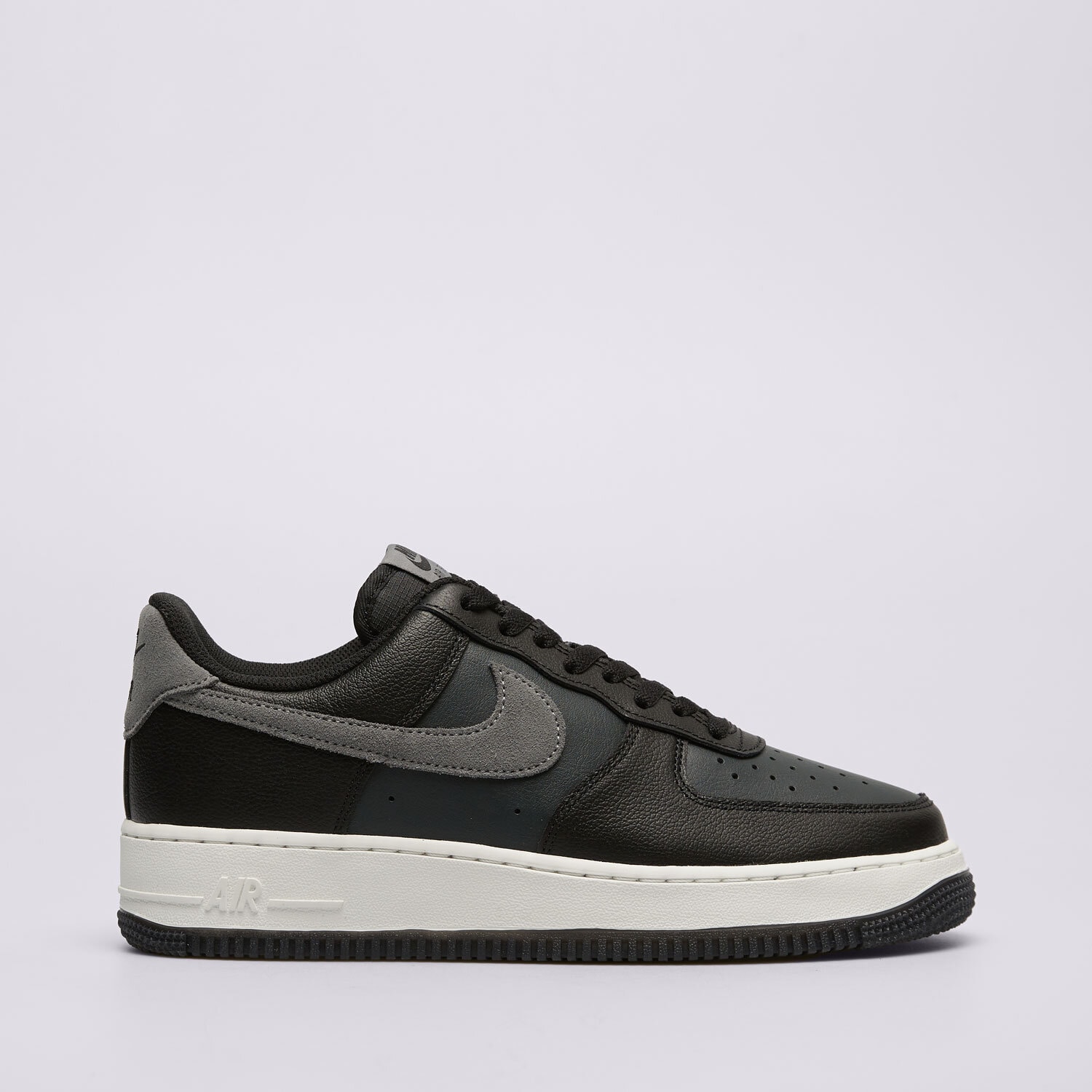pánské tenisky NIKE AIR FORCE 1 '07 LV8 FJ4170-004 ČERNÁ