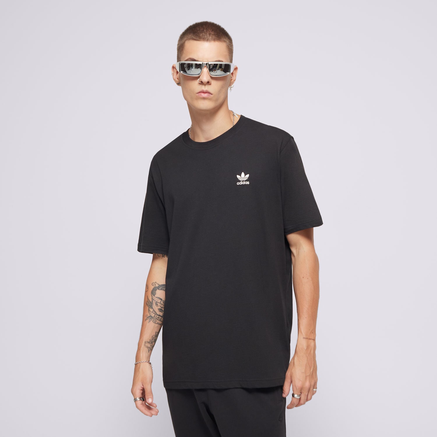 pánské tričko ADIDAS TRIČKO ESS TEE IW5787 ČERNÁ