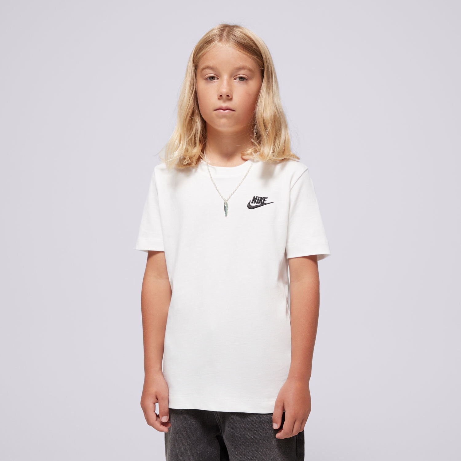 dětské tričko NIKE TRIČKO K NSW TEE EMB FUTURA LBR BOY FZ5177-100 BÍLÁ