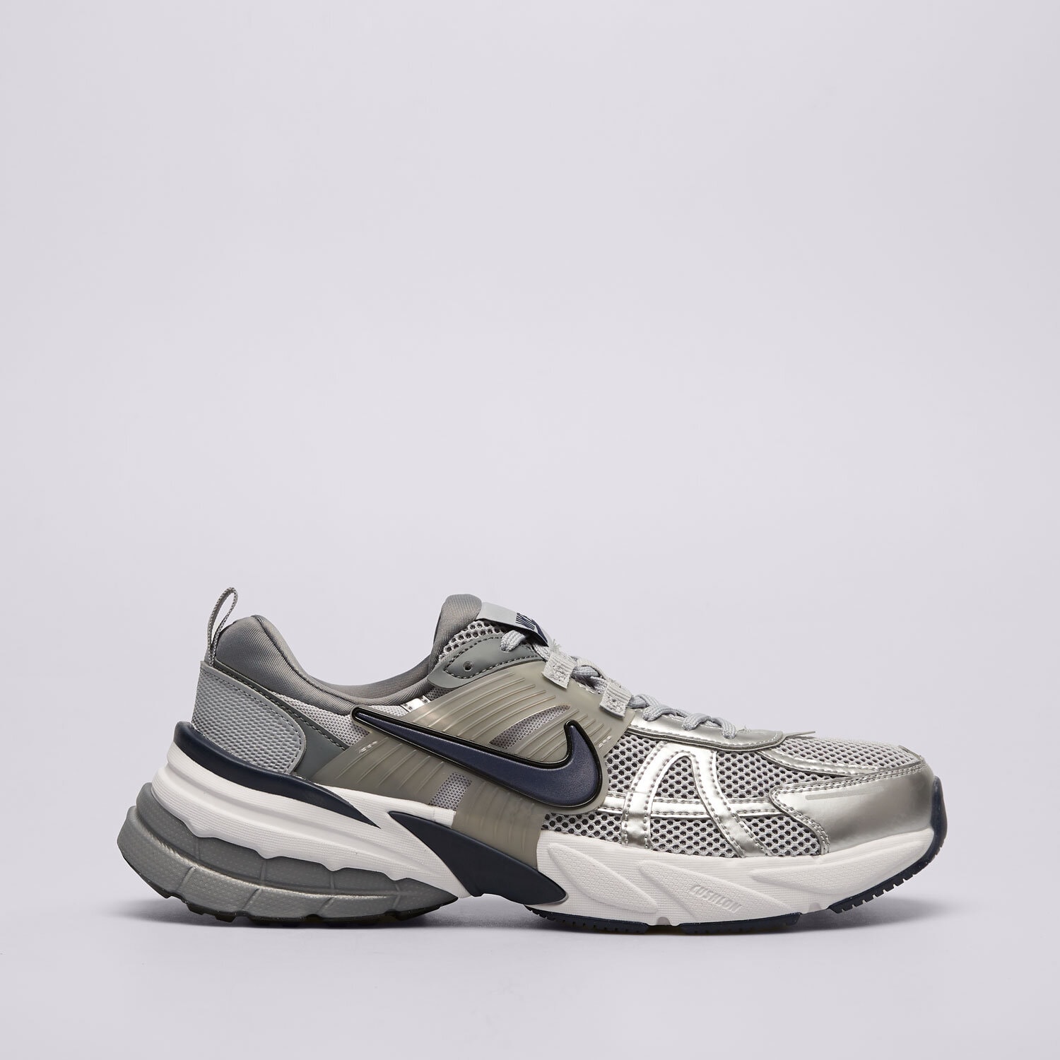 pánské tenisky NIKE V2K RUN HJ4497-002 STŘÍBRNÁ