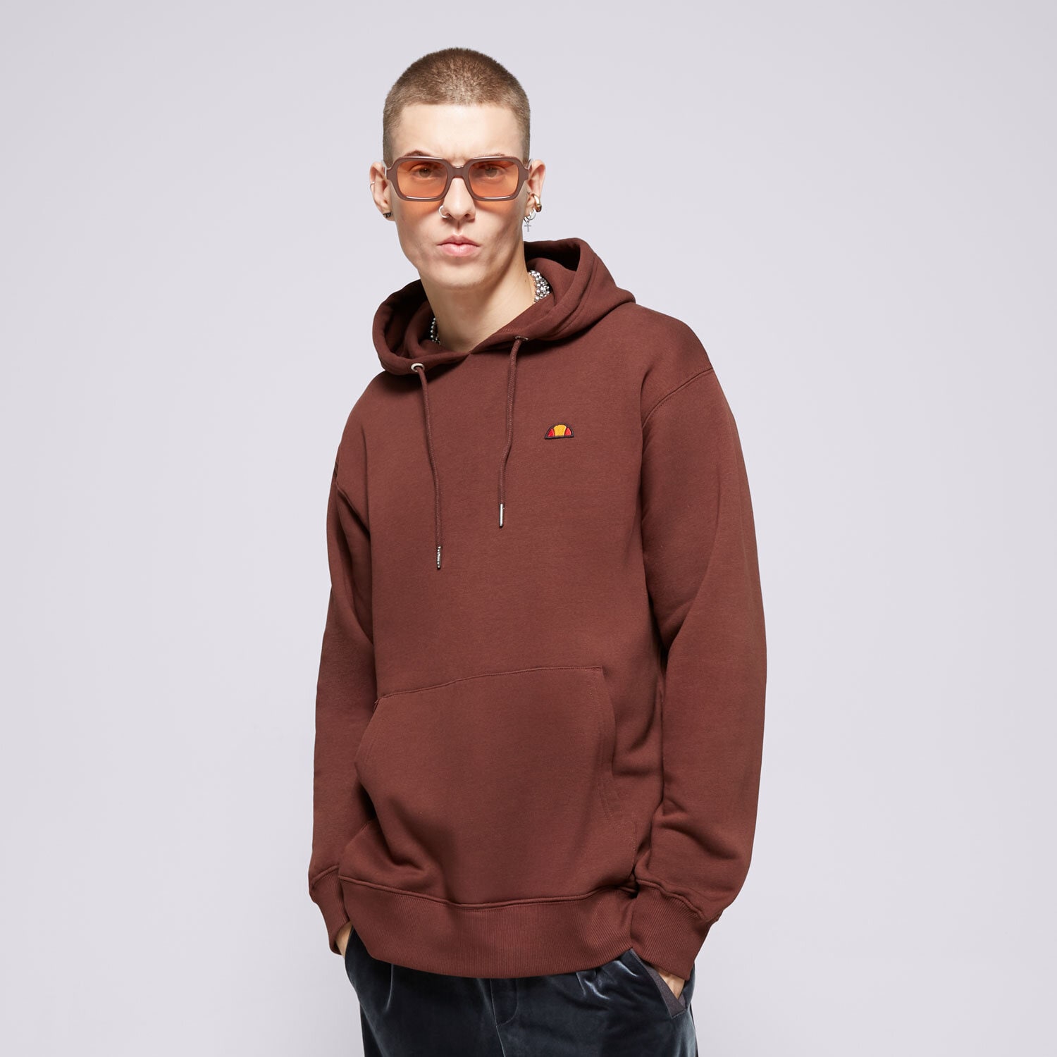 pánská mikina ELLESSE MIKINA S KAPUCÍ VARON OH HOODY D BRWN SMG22037202 HNĚDÁ