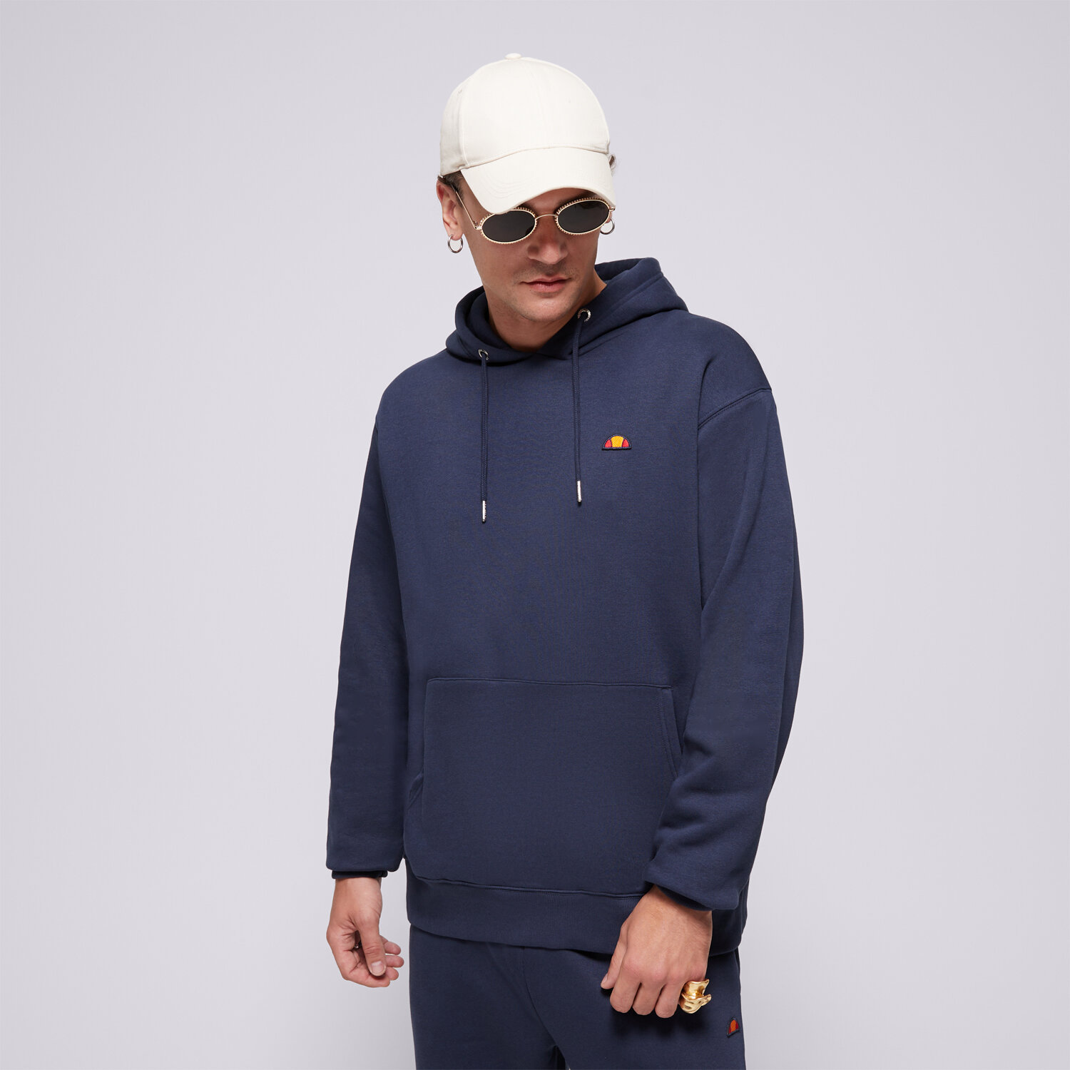 pánská mikina ELLESSE MIKINA S KAPUCÍ VARON OH HOODY NAVY SMG22037429 TMAVOMODRÁ