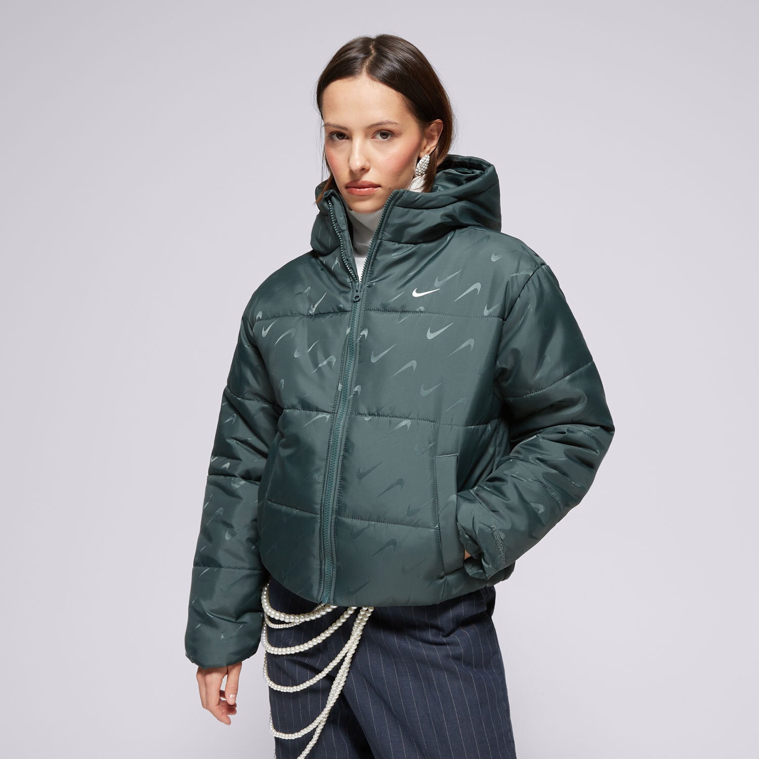 dámská zimní bunda NIKE BUNDA PÉŘOVÁ W NSW TF SNFL NK CLSC PFR AOP FV7941-338 ZELENÁ