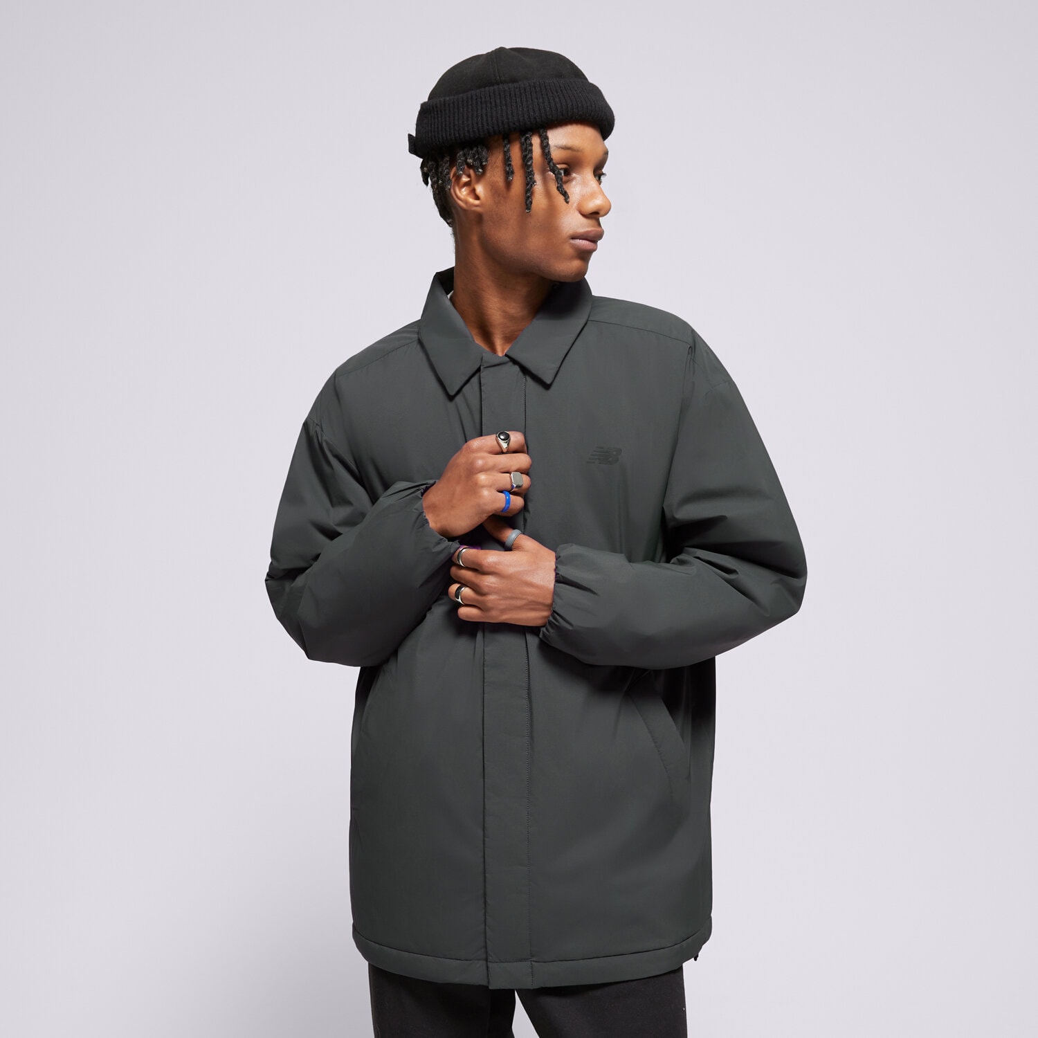 pánská zimní bunda NEW BALANCE BUNDA COACHES JACKET MJ43504ACK ŠEDÁ