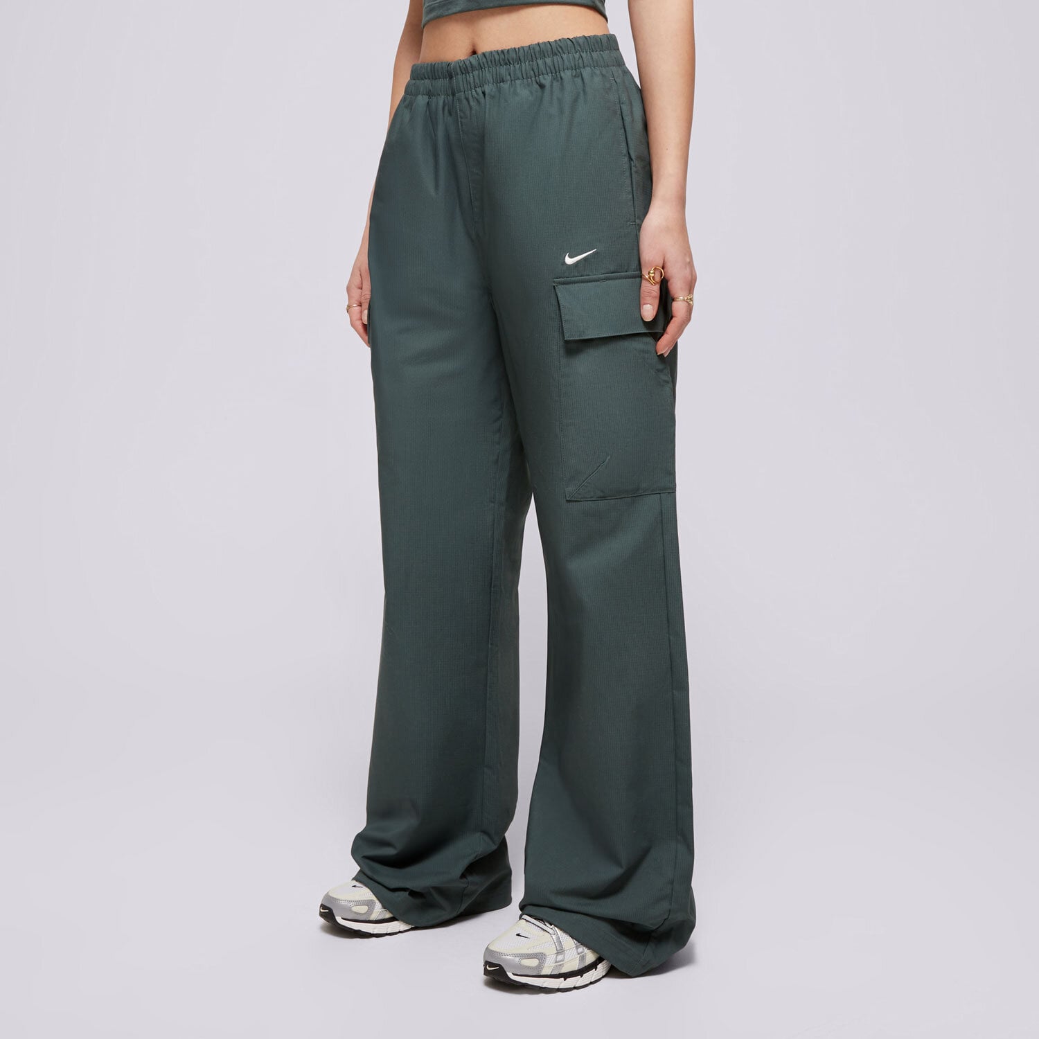 dámské kalhoty NIKE KALHOTY  W NSW ESSTL WVN MR STD CRGO PT FV7643-338 ZELENÁ