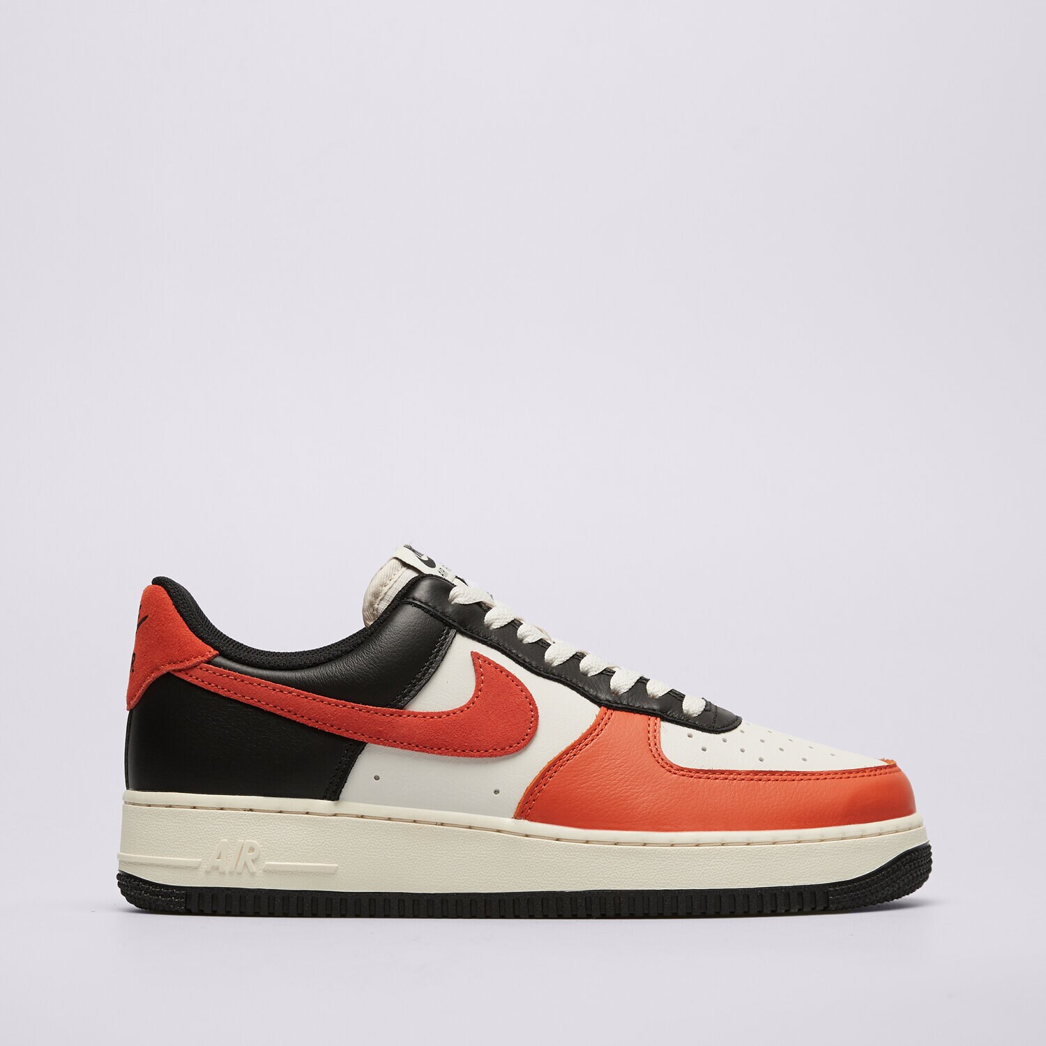 pánské tenisky NIKE AIR FORCE 1 '07 LV8 HQ4987-010 ORANŽOVÁ