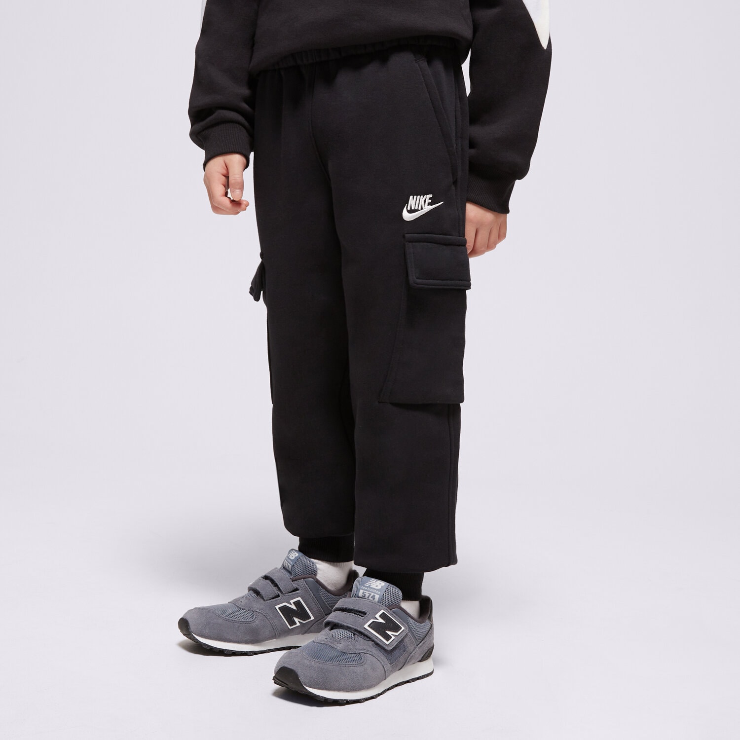 dětské kalhoty NIKE KALHOTY  K NSW CLUB FLC CRGO PNT LBR BOY FD3012-010 ČERNÁ