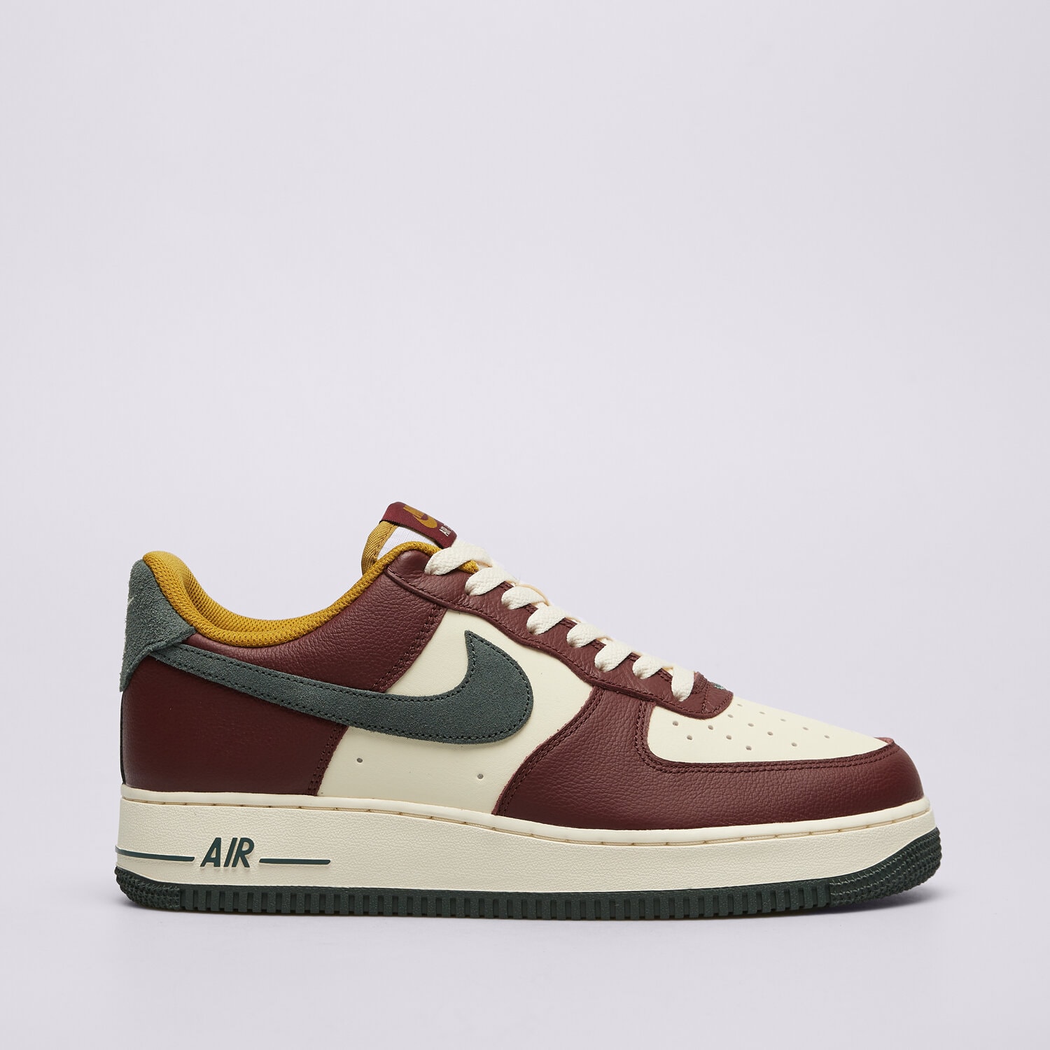 pánské tenisky NIKE AIR FORCE 1 '07 LV8 HQ3612-113 ČERVENÁ