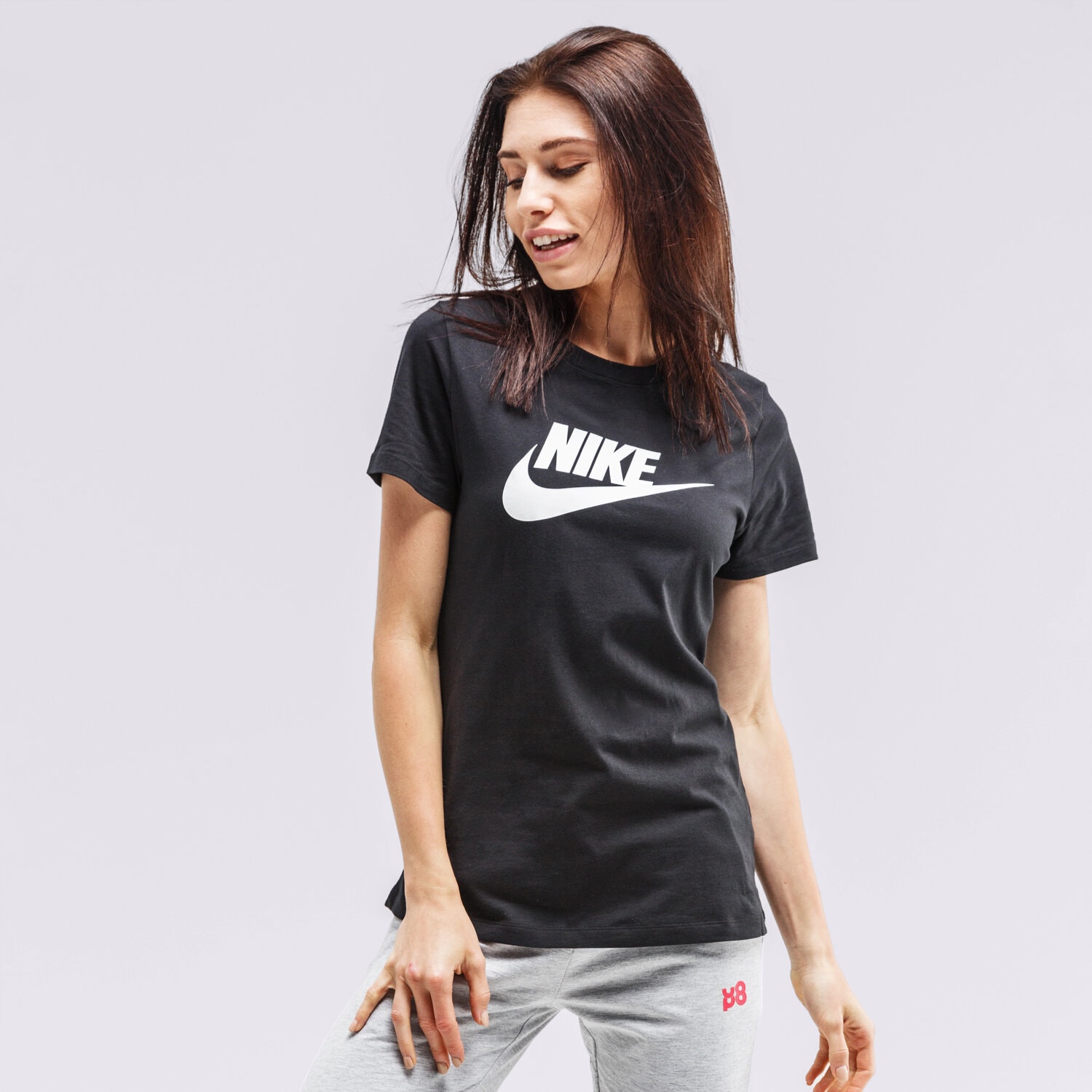 dámské tričko NIKE TRIČKO ESSENTIAL FUTURA SHORT SLEEVE TRIČKO SPORTSWEAR BV6169-010 ČERNÁ