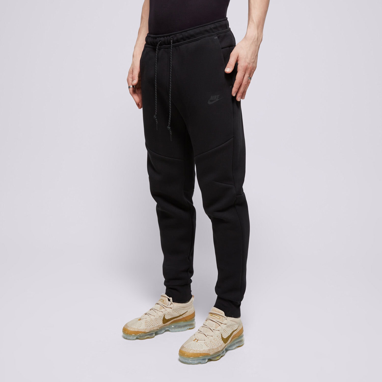 pánské kalhoty NIKE KALHOTY  M NK TCH FLC JGGR HV0959-010 ČERNÁ