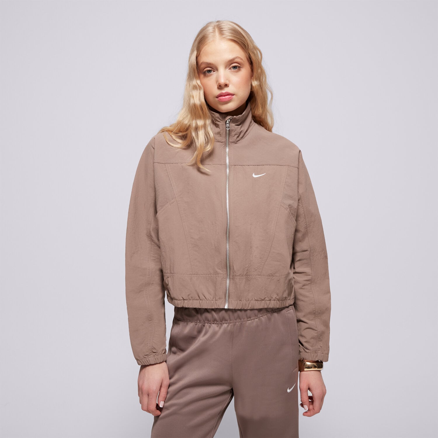 Přechodná bunda dámská (podzimní, jarní) NIKE BUNDA W NSW EVRTHNG WVN JKT HJ0999-233 HNĚDÁ