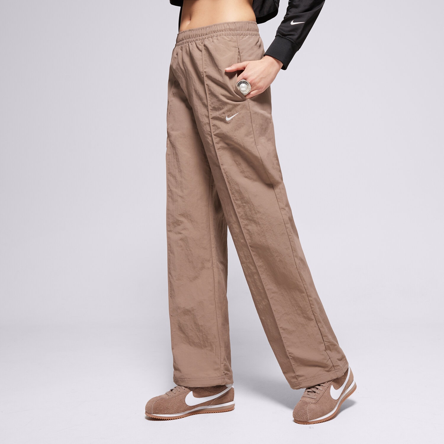dámské kalhoty NIKE KALHOTY  W NSW TREND WVN MR PANT FQ3588-233 HNĚDÁ