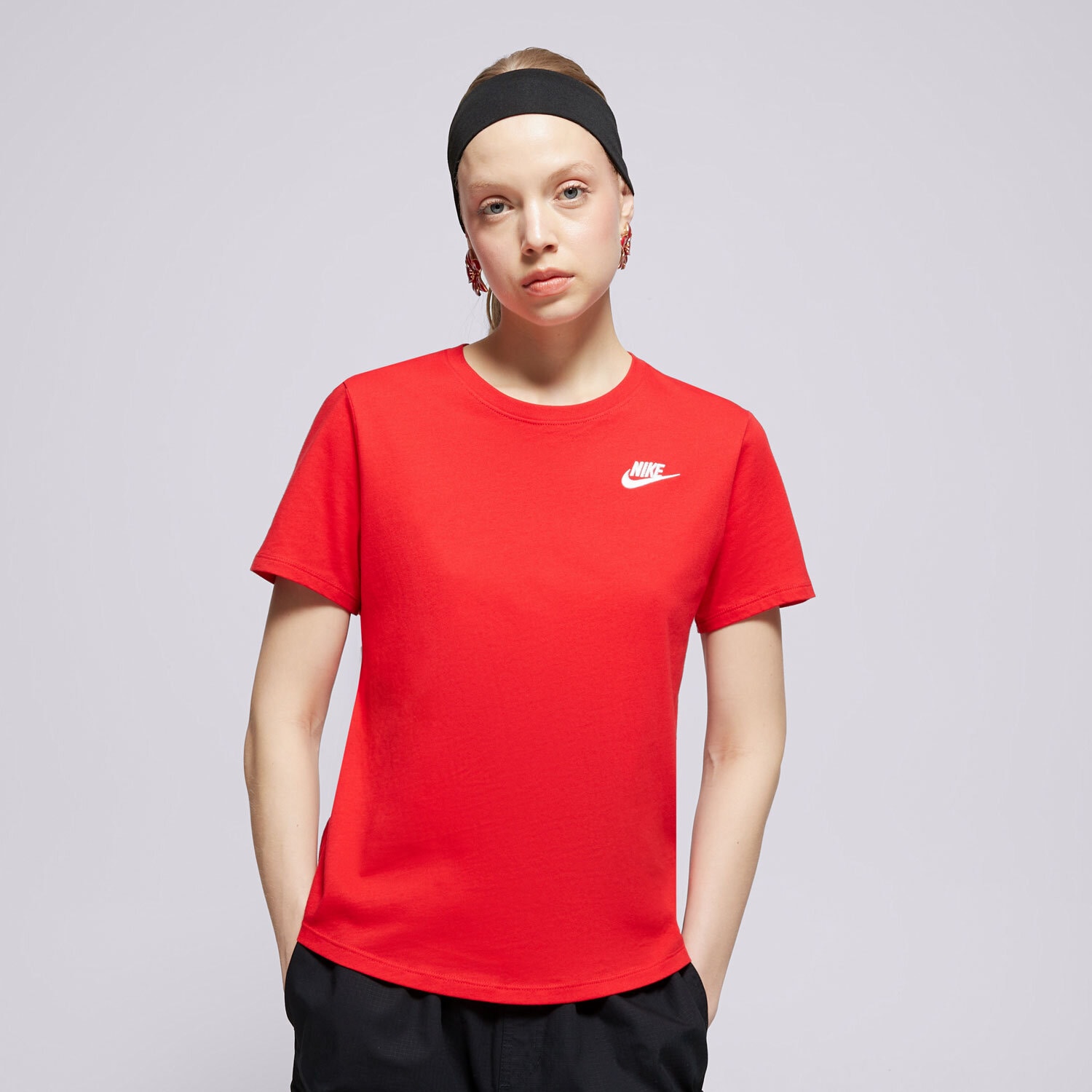 dámské tričko NIKE TRIČKO W NSW CLUB SS TEE DX7902-657 ČERVENÁ