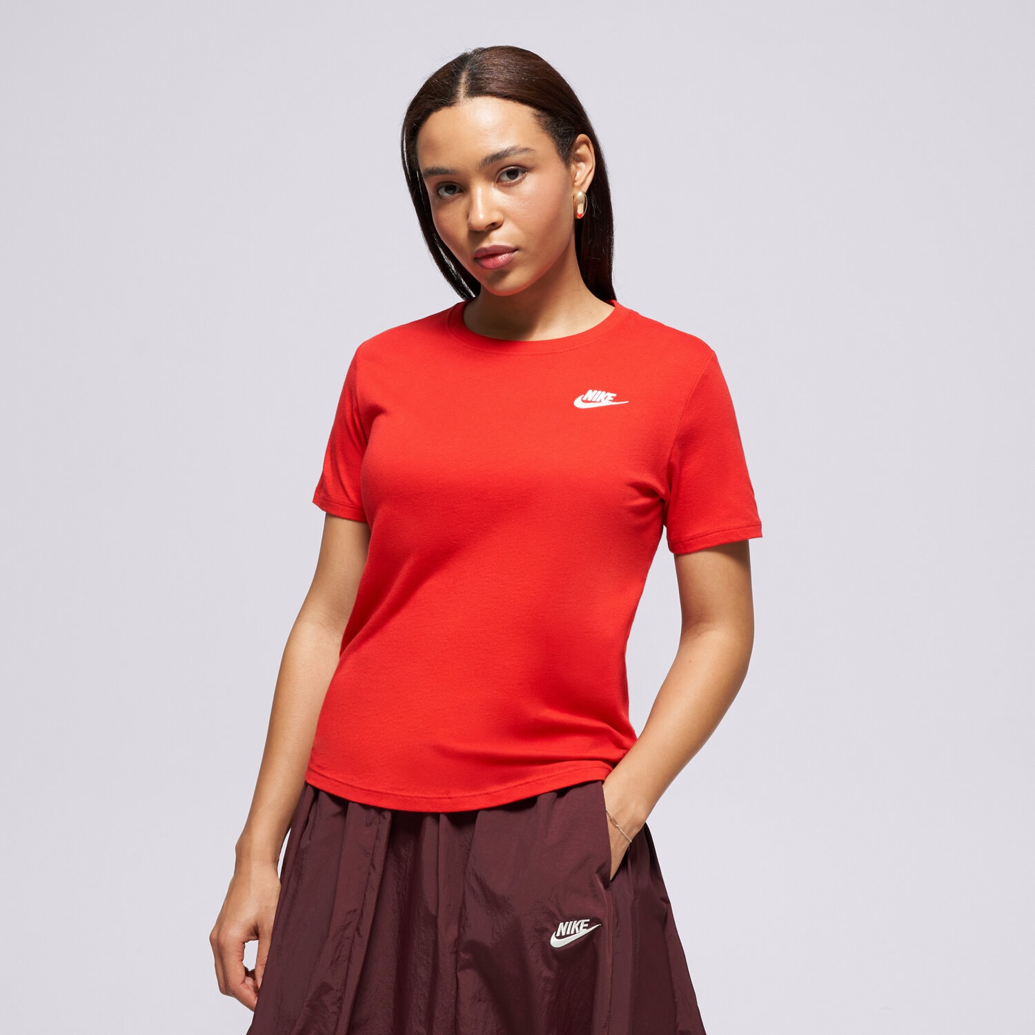 dámské tričko NIKE TRIČKO W NSW CLUB SS TEE DX7902-657 ČERVENÁ