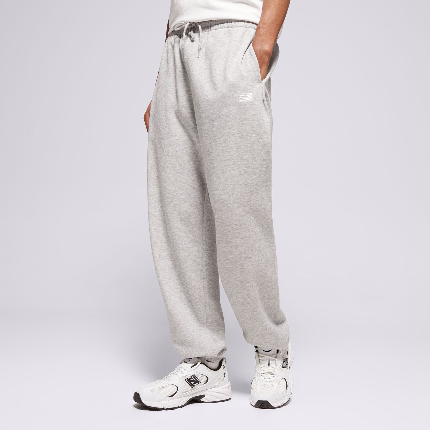 pánské kalhoty NEW BALANCE KALHOTY  SPORT ESSENTIALS FRENCH TERRY JOGGER MP41519AG ŠEDÁ
