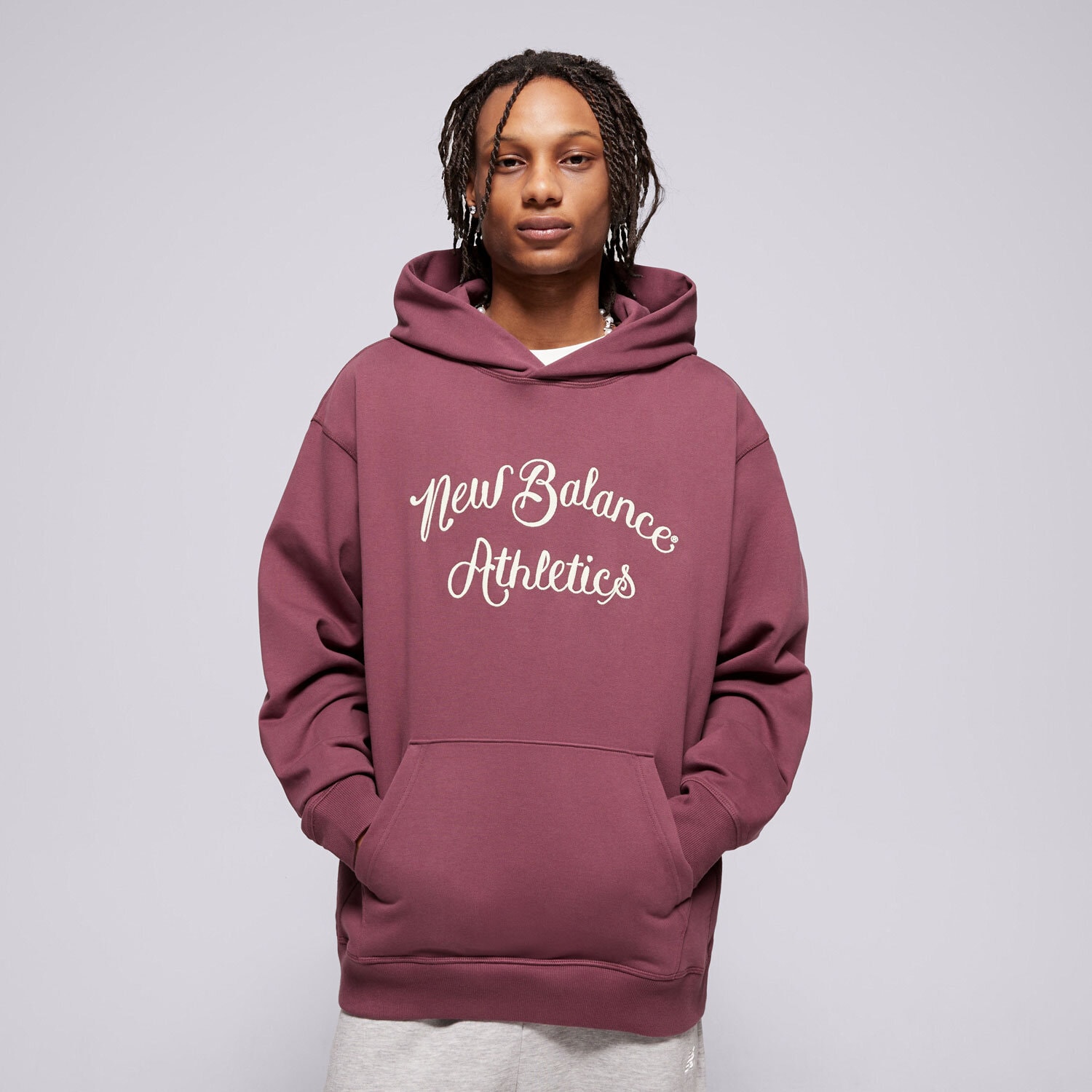 pánská mikina NEW BALANCE MIKINA S KAPUCÍ ATHLETICS RELAXED LEAGUE HOODIE MT51935FDP BORDOVÁ