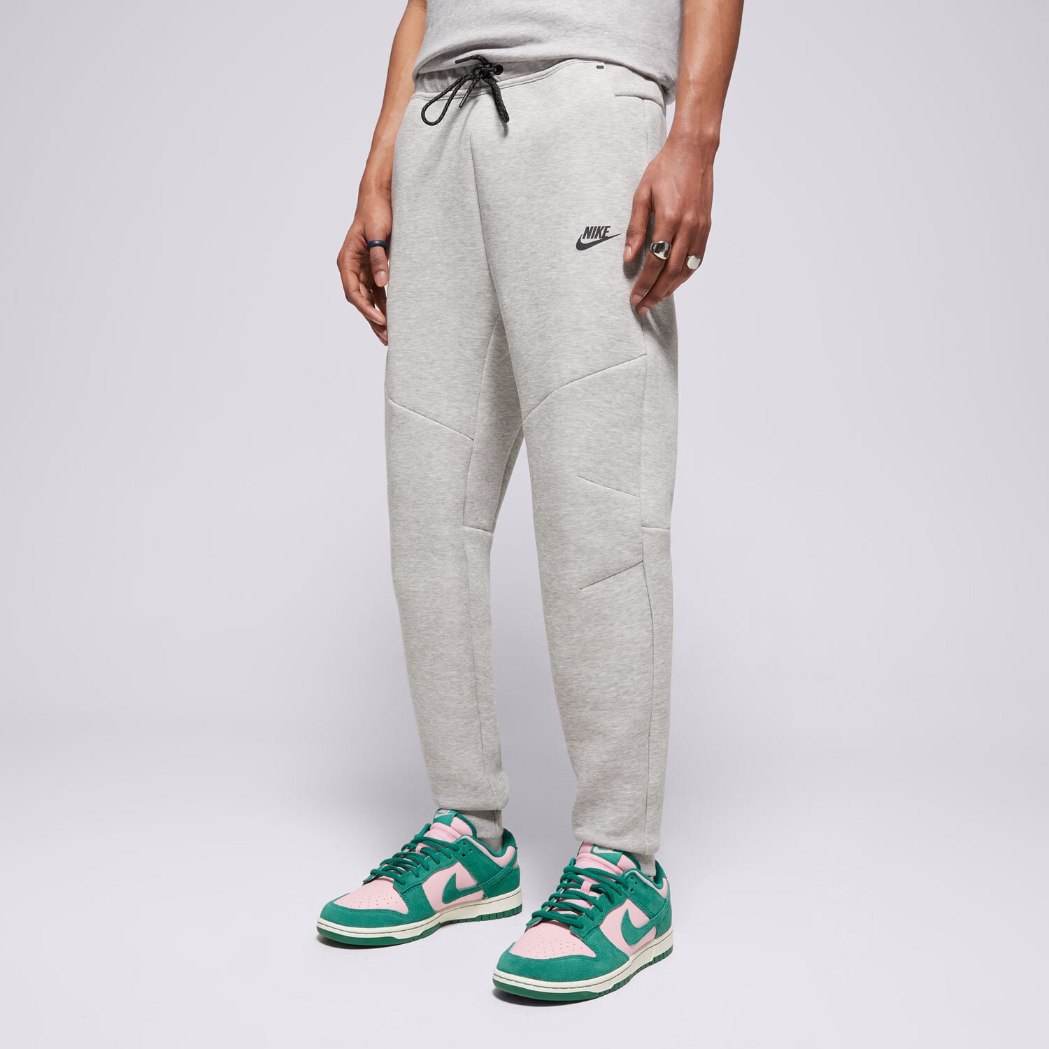 pánské kalhoty NIKE KALHOTY  M NK TCH FLC JGGR HV0959-063 ŠEDÁ