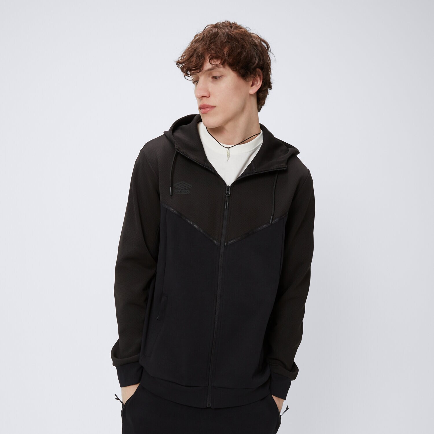 pánská mikina UMBRO MIKINA ROZEPÍNACÍ S KAPUCÍ UMBRO FREDO UL124BLM03002 ČERNÁ