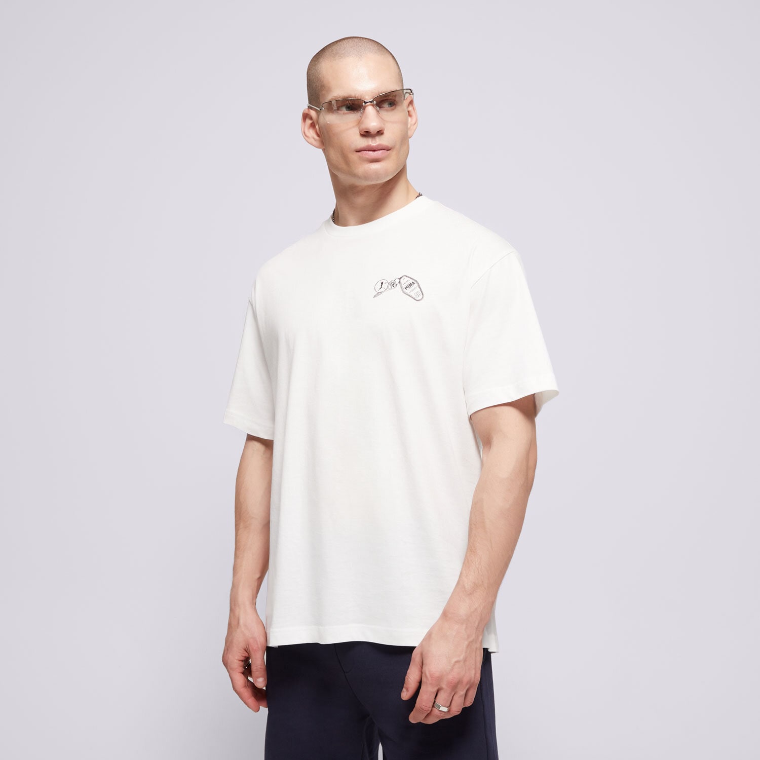 pánské tričko PUMA TRIČKO GRAPHICS PUMA HOTEL RELAXED TEE 629636 02 BÍLÁ