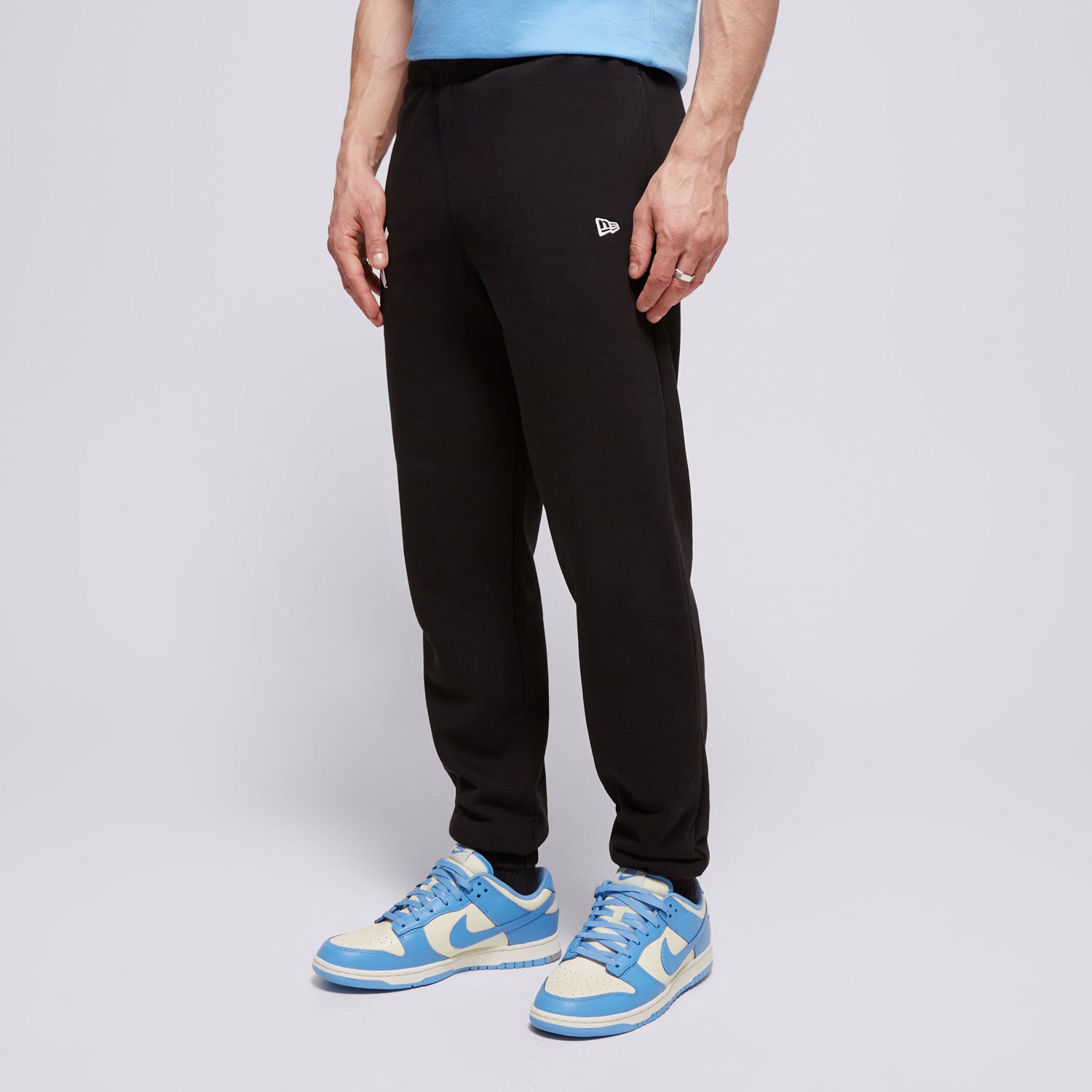 pánské kalhoty NEW ERA KALHOTY  MLB ESS JOGGER nyy NEW YORK YANKEES 60416726 ČERNÁ