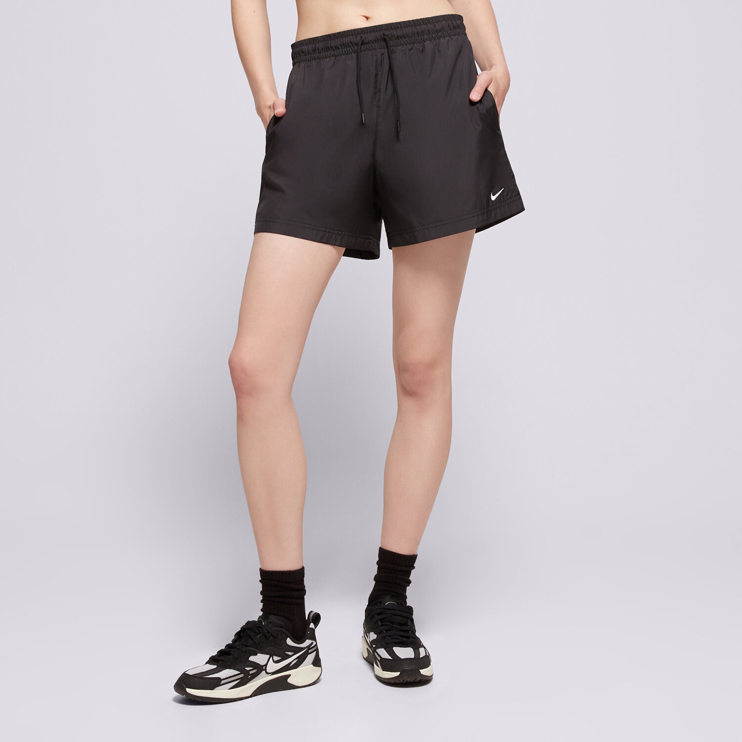 dámské kraťasy NIKE ŠORTKY  W NSW MR ESSNTL WVN SHORT FV7557-010 ČERNÁ
