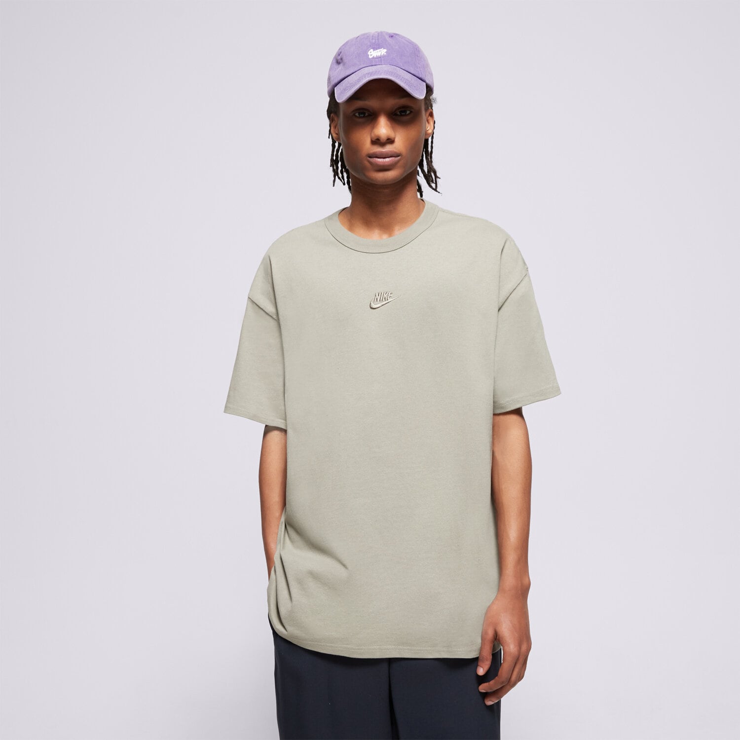 pánské tričko NIKE TRIČKO M NSW PREM ESSNTL SUST TEE DO7392-320 KHAKI