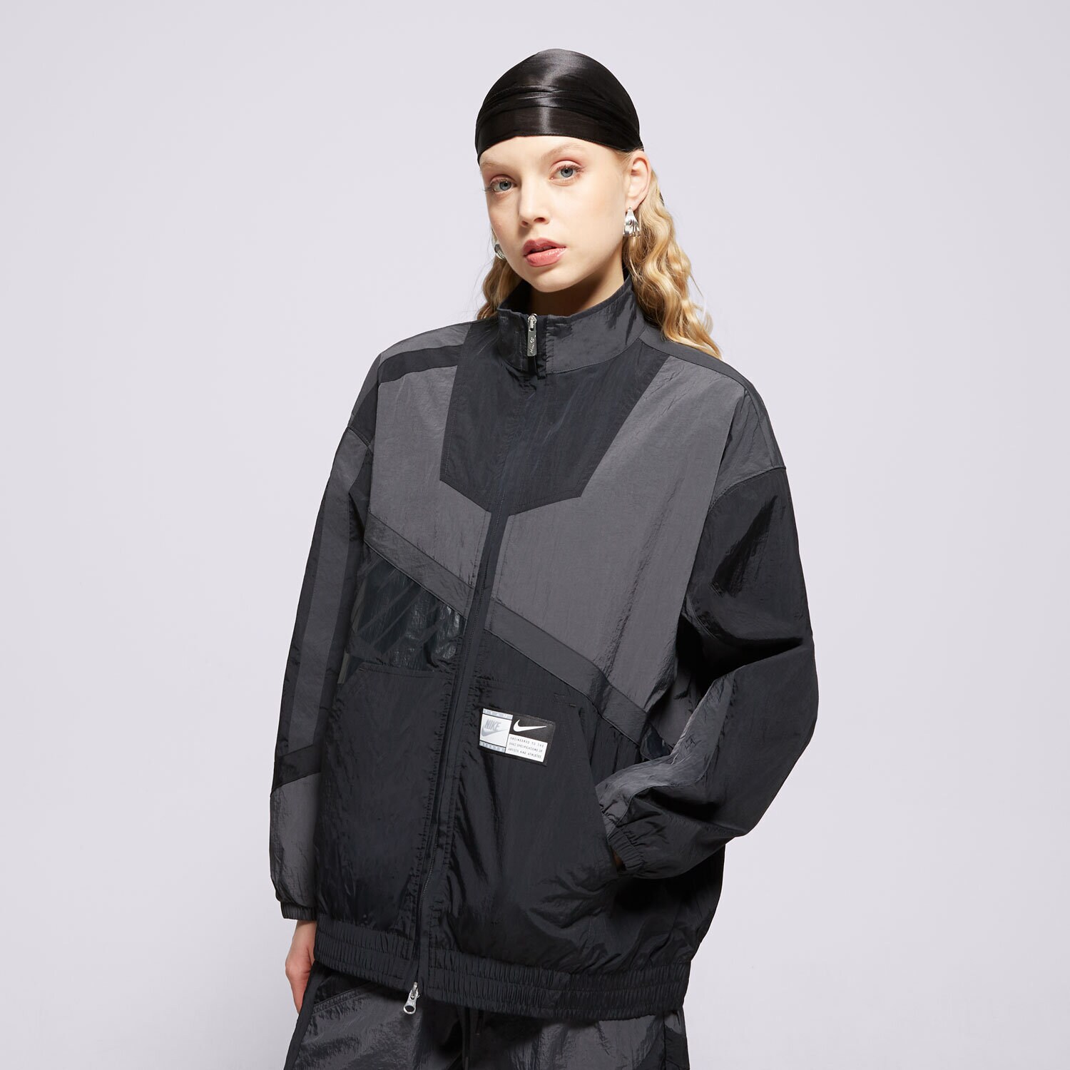 Přechodná bunda dámská (podzimní, jarní) NIKE BUNDA W NSW STREET WVN JKT HJ0176-060 ČERNÁ