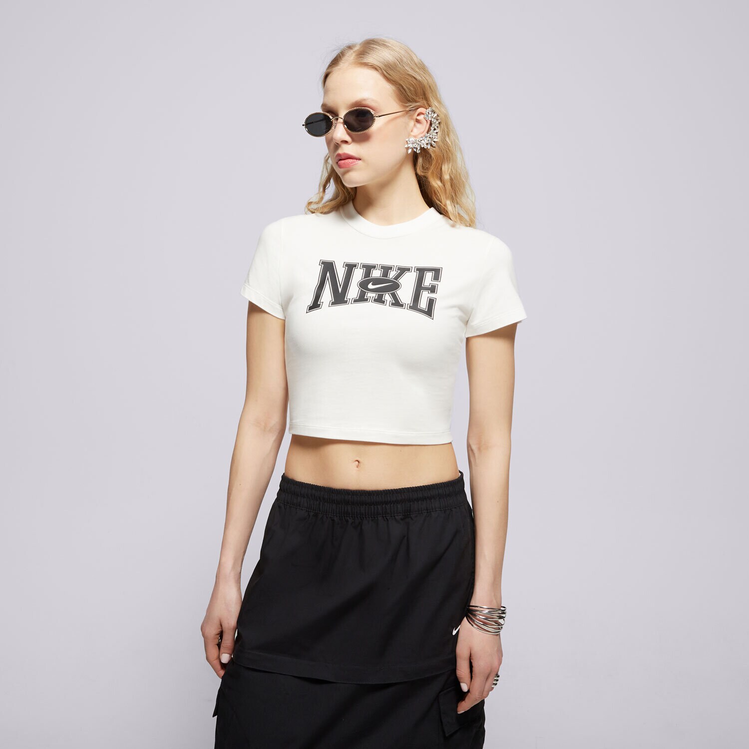dámské tričko NIKE TRIČKO W NSW SLIM CROP TEE STREET HQ1709-133 Krémová