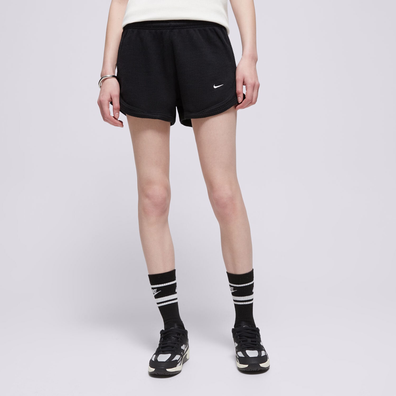 dámské kraťasy NIKE ŠORTKY  W NSW NK CHLL WFL MR 3" SHORT HJ3842-011 Krémová