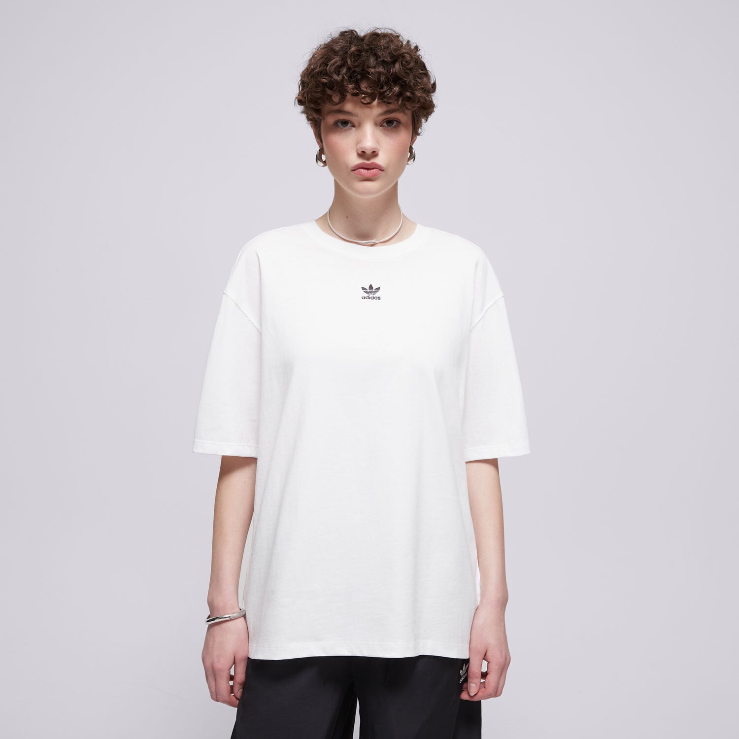 dámské tričko ADIDAS TRIČKO ESS BOYFR TEE JC8967 BÍLÁ