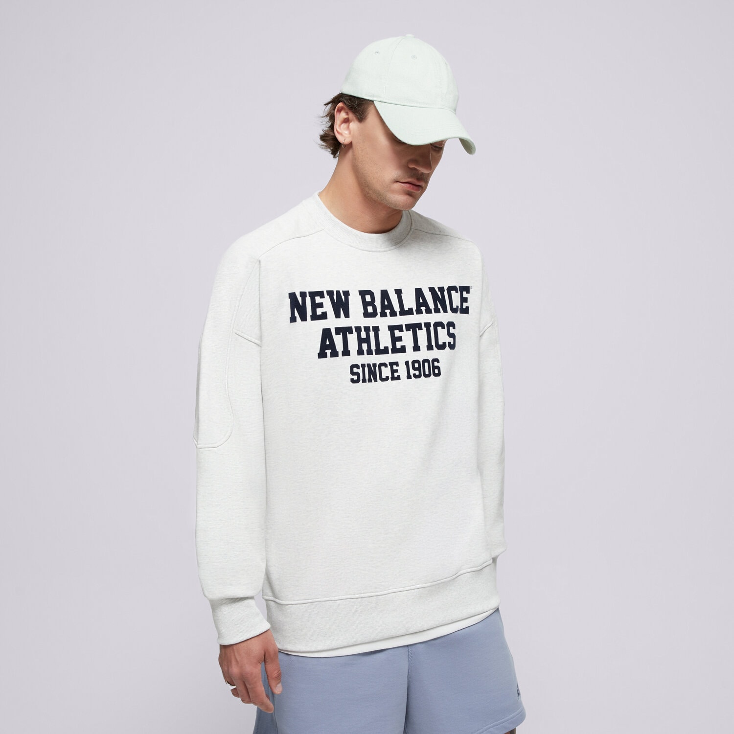 pánská mikina NEW BALANCE MIKINA VARSITY FRENCH TERRY GRAPHIC CREW MT51521AHH ŠEDÁ