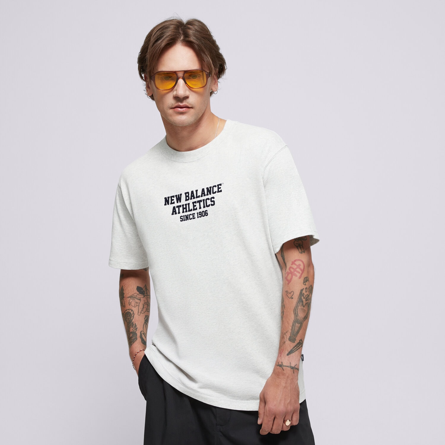 pánské tričko NEW BALANCE TRIČKO VARSITY GRAPHIC TRIČKO MT51526AHH ŠEDÁ