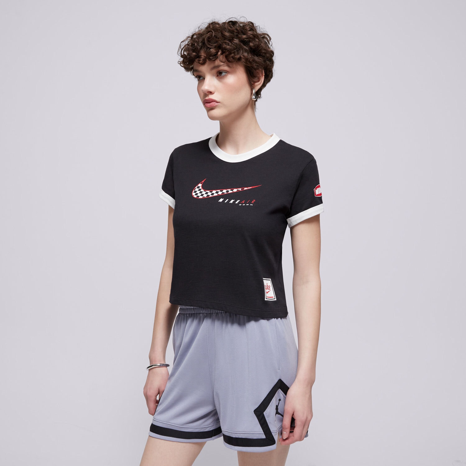 dámské tričko NIKE TRIČKO W NSW CLUB SS TEE MOTO RGR HQ1707-010 ČERNÁ