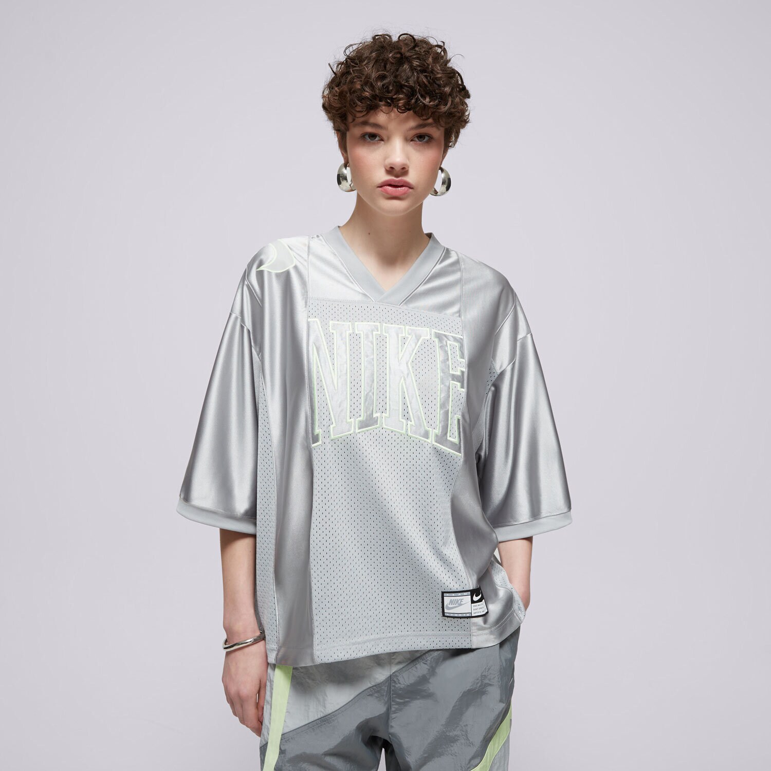 dámské tričko NIKE TRIČKO W NSW STREET SS GX JRSY TOP HJ0280-077 STŘÍBRNÁ