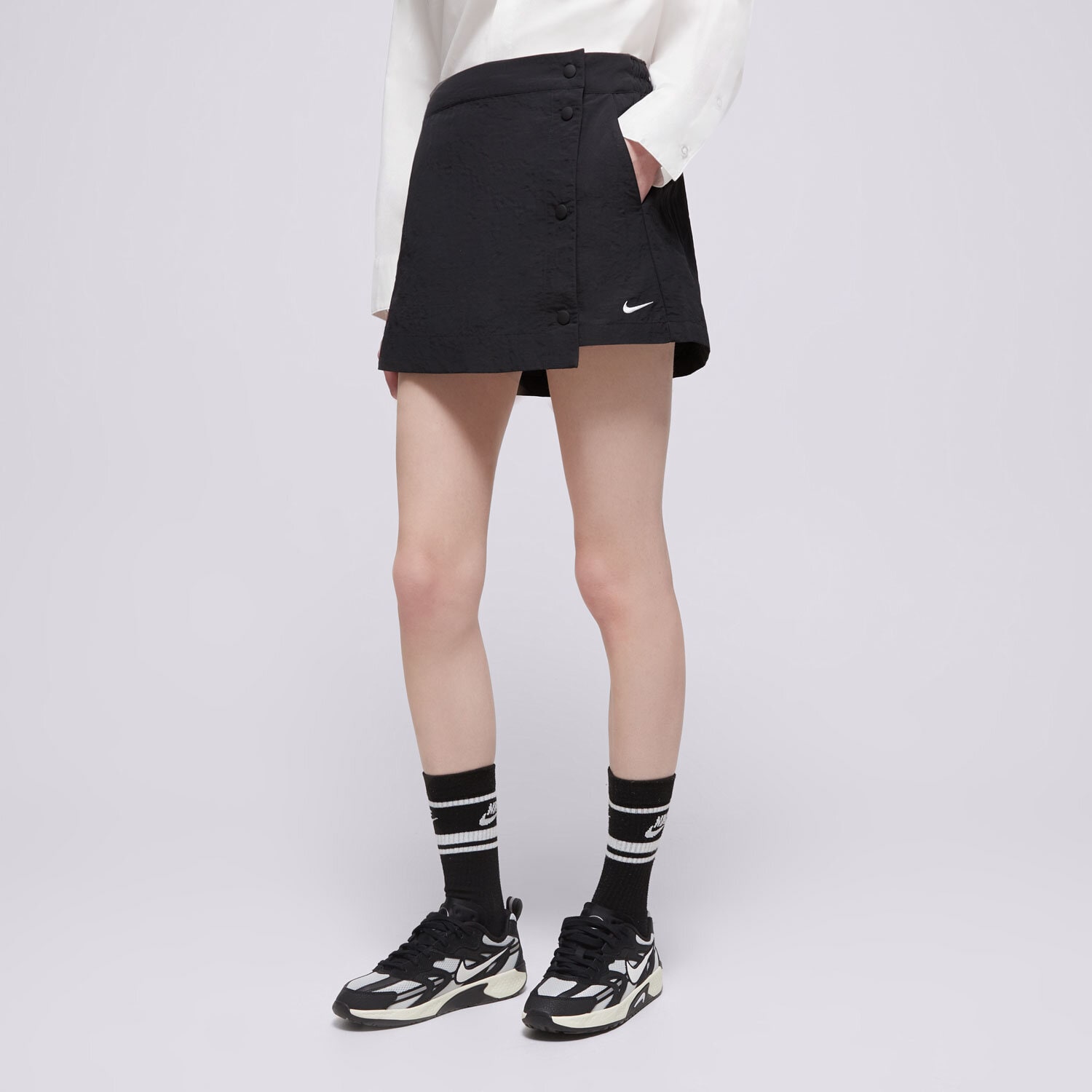 dámské kraťasy NIKE ŠORTKY  W NSW ESSNTL WVN MR 3" SKORT HM6979-010 ČERNÁ