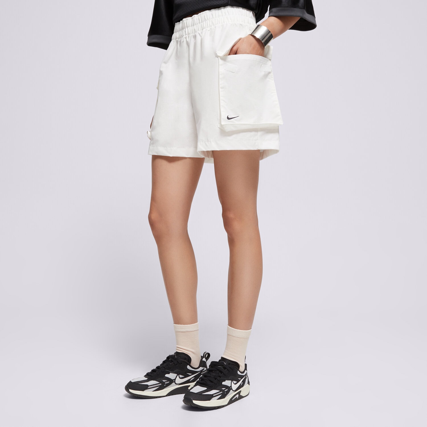 dámské kraťasy NIKE ŠORTKY  W NSW ESSNTL WVN HR 5" CRGO SH HM6982-133 Krémová