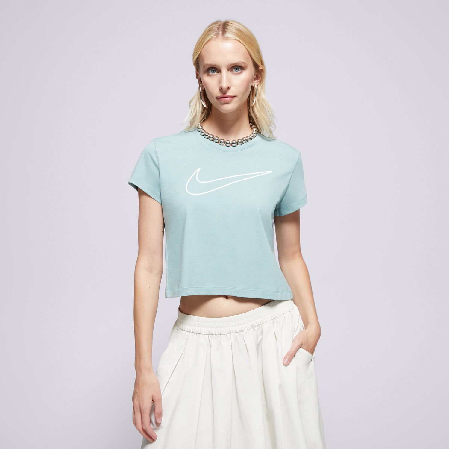 dámské tričko NIKE TRIČKO W NSW CLUB SS TEE HBR MD HV5002-017 ZELENÁ