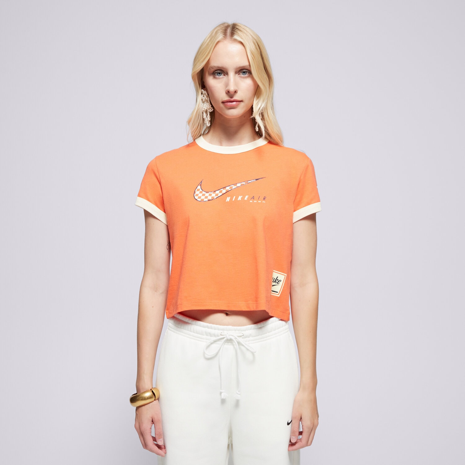 dámské tričko NIKE TRIČKO W NSW CLUB SS TEE MOTO RGR HQ1707-842 ČERVENÁ