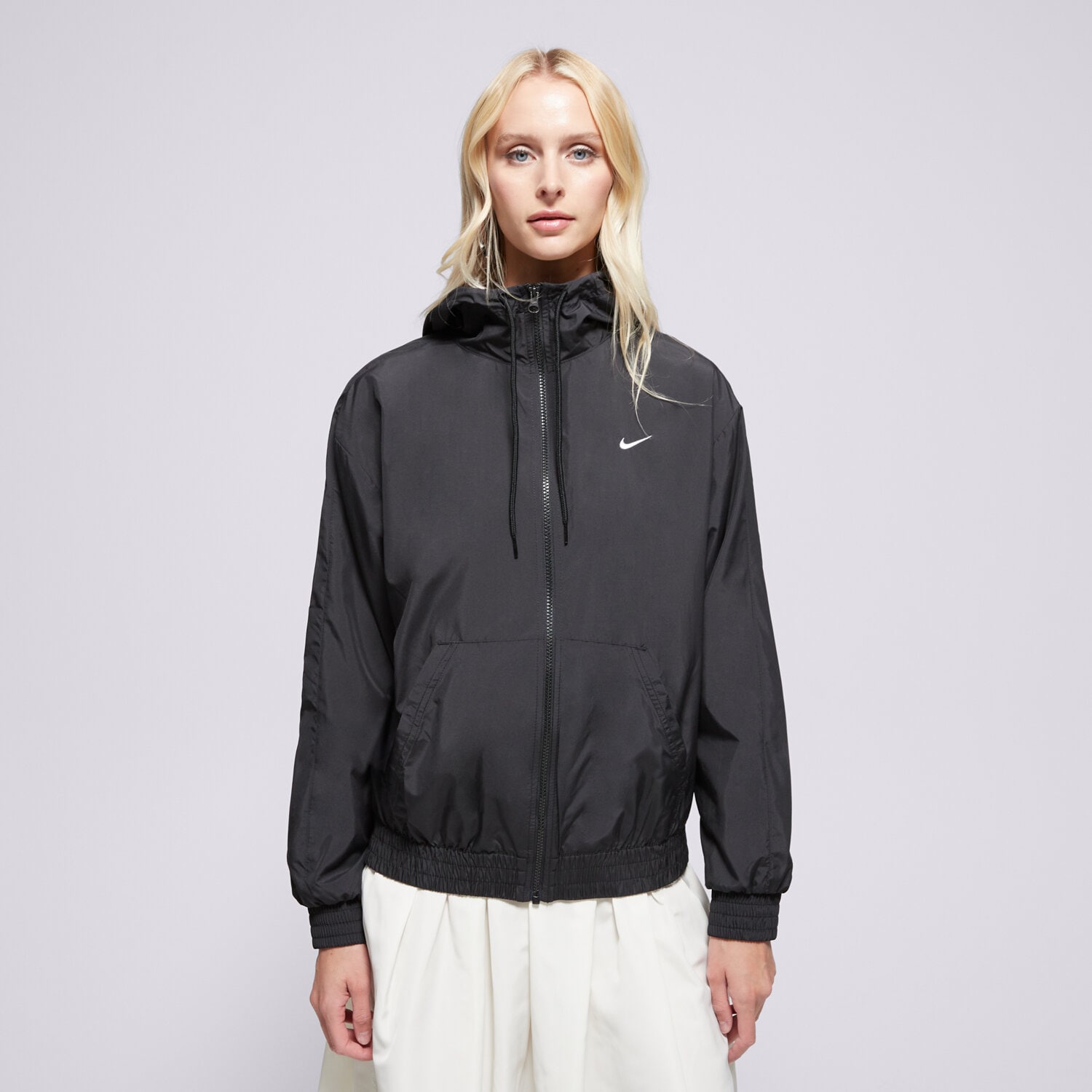 Přechodná bunda dámská (podzimní, jarní) NIKE BUNDA W NSW ESSNTL UV WVN JKT HD FV6298-010 ČERNÁ