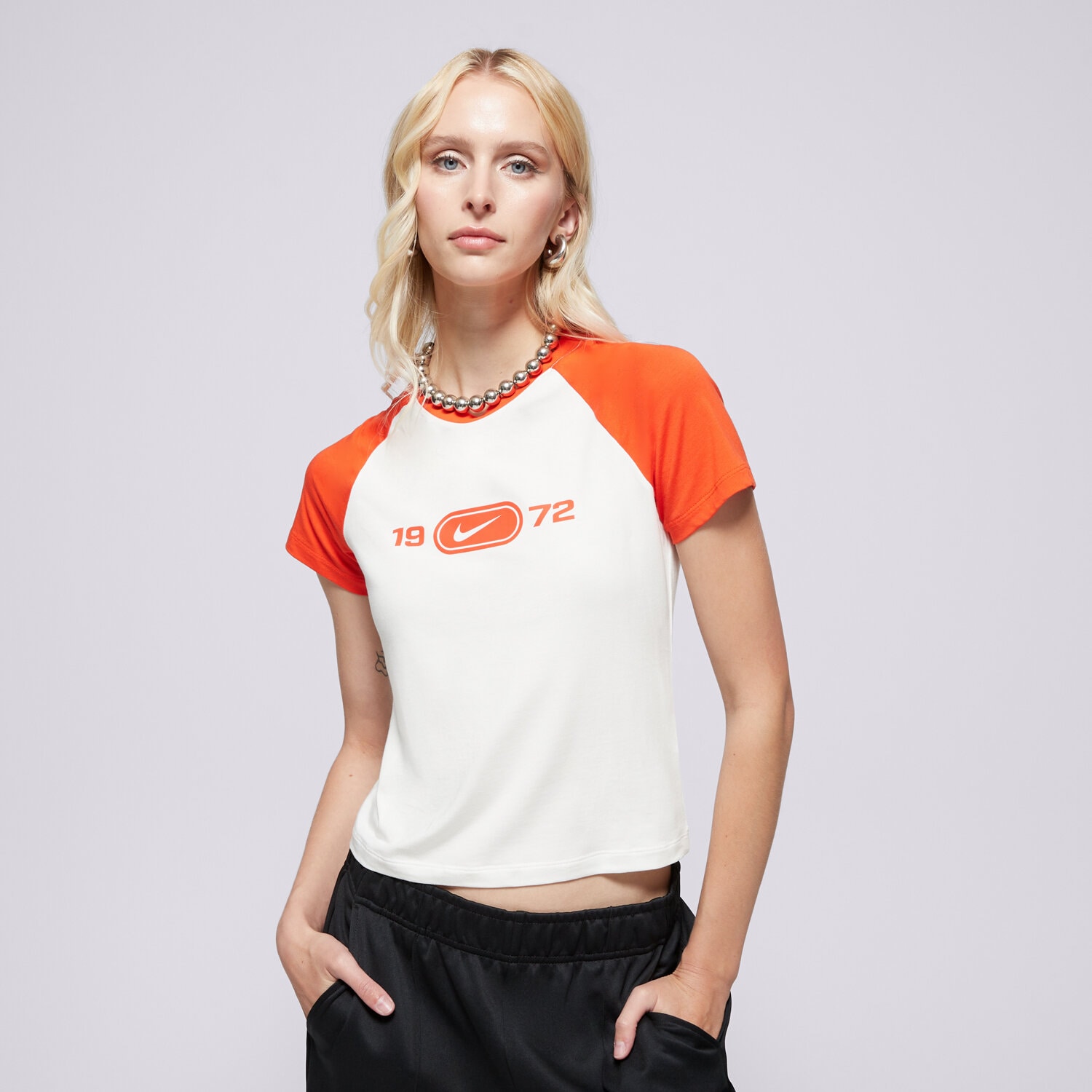 dámské tričko NIKE TRIČKO W NSW NK CHLL KNT TEE RGLN HV4992-133 Krémová