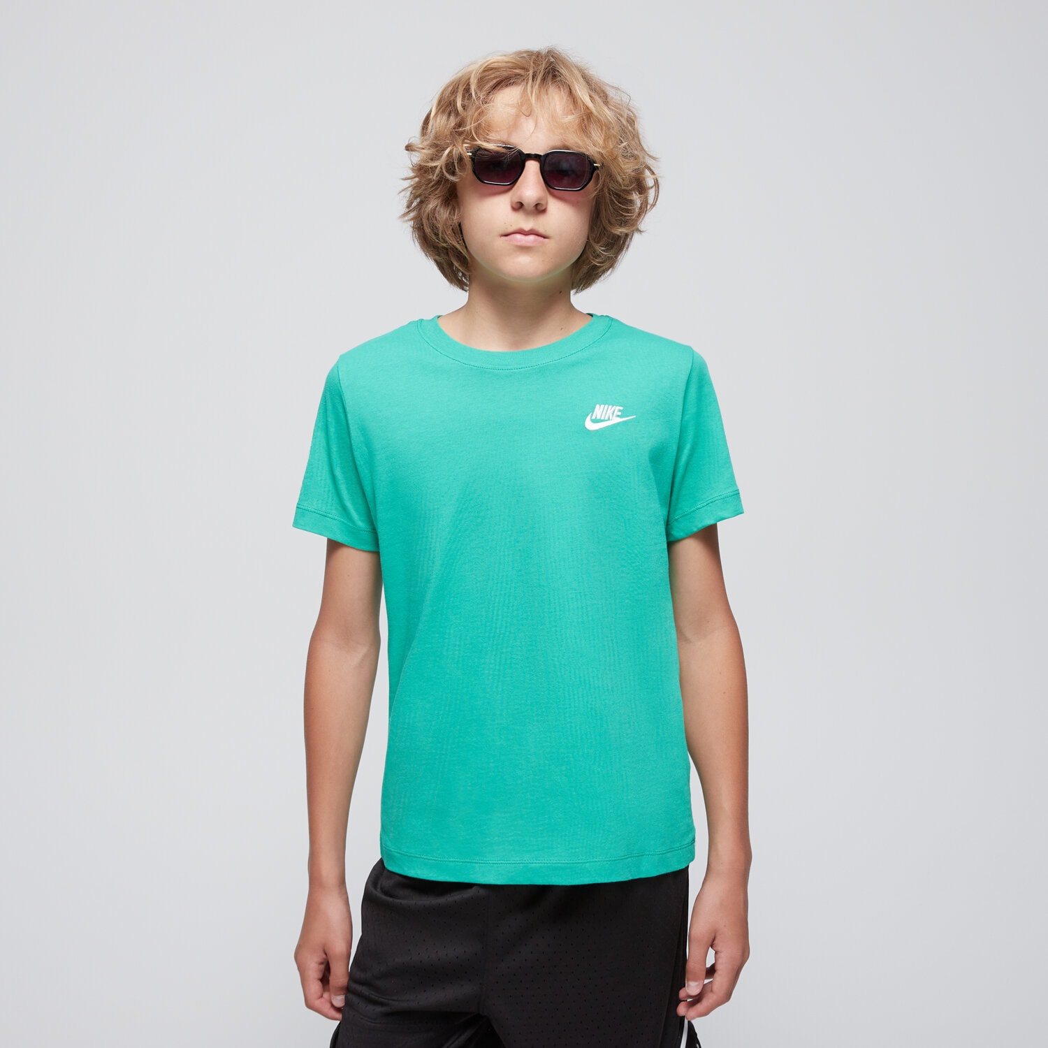 dětské tričko NIKE TRIČKO K NSW TEE EMB FUTURA LBR BOY FZ5177-324 ZELENÁ